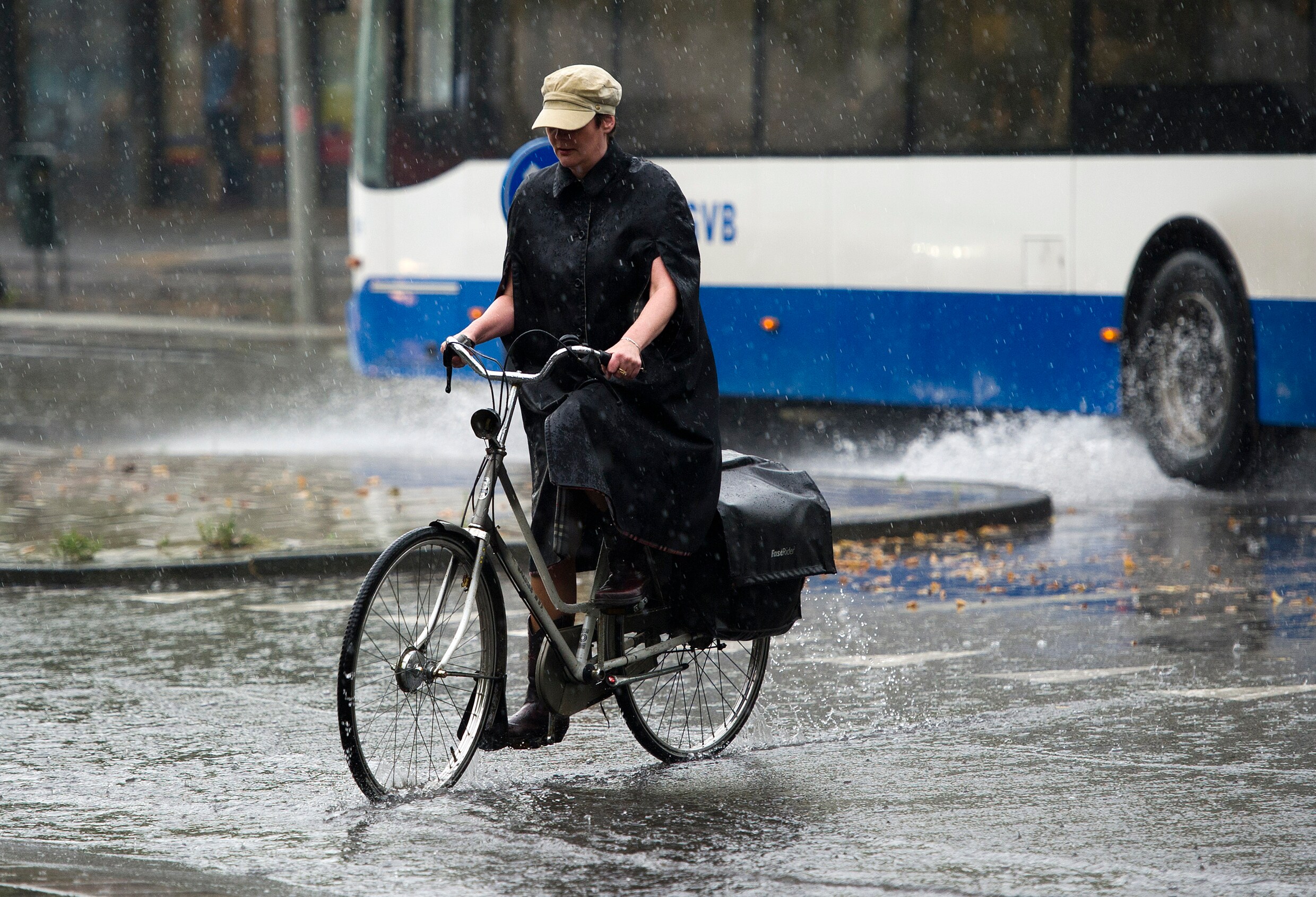 Knmi Waarschuwt Voor Stevige Onweersbuien Op Zondag Het Parool