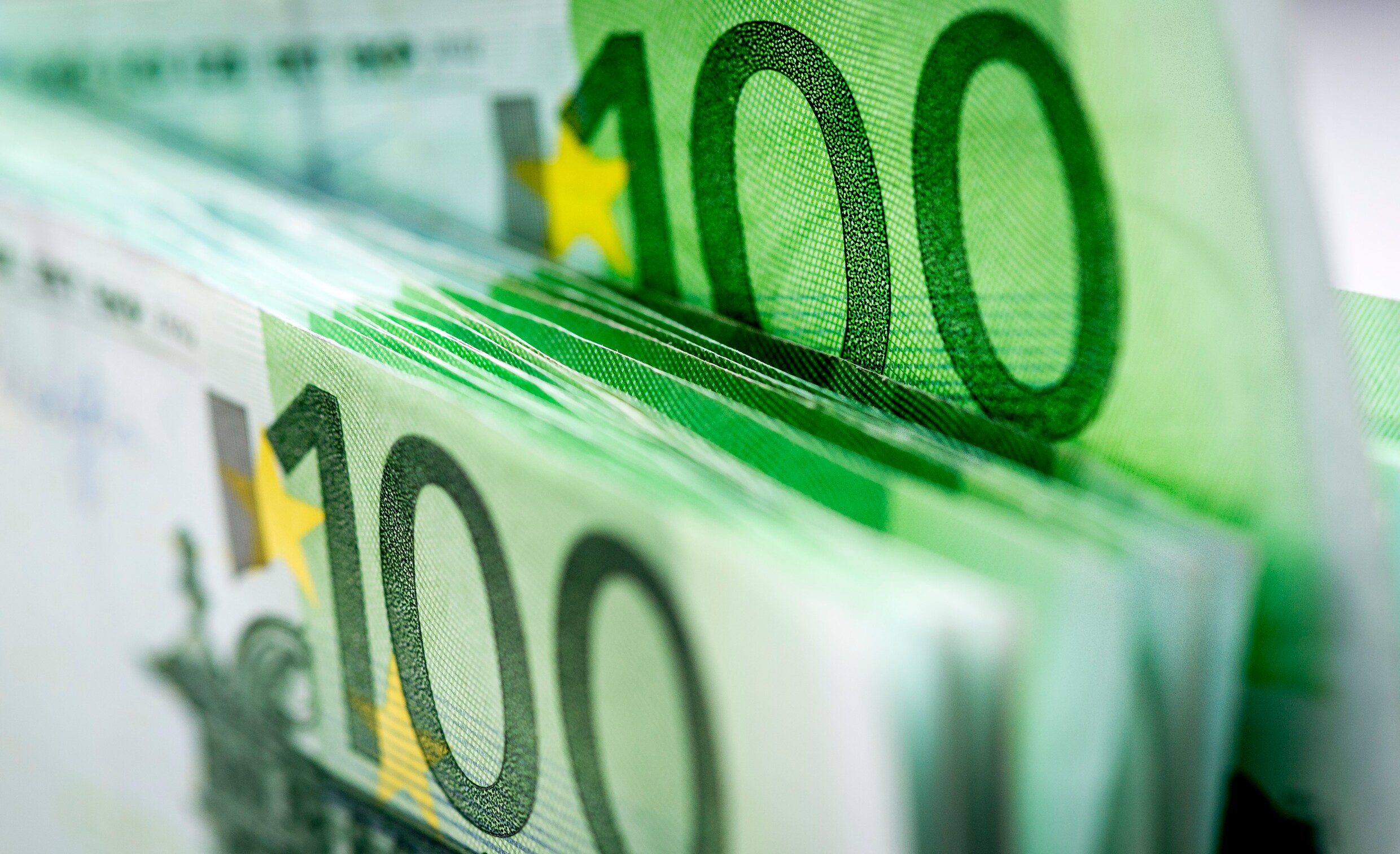 Multinationals met de billen bloot: 2,6 miljard euro belasting over 24,8 miljard euro winst