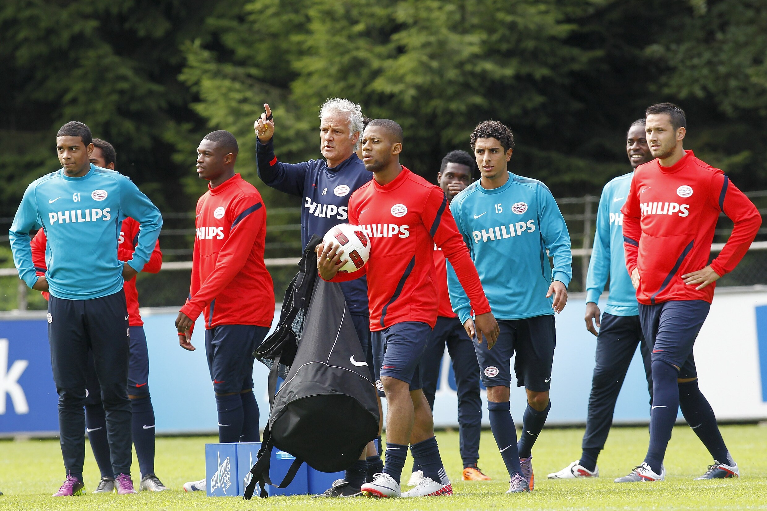 PSV begint met heel veel vraagtekens aan seizoen | Het Parool