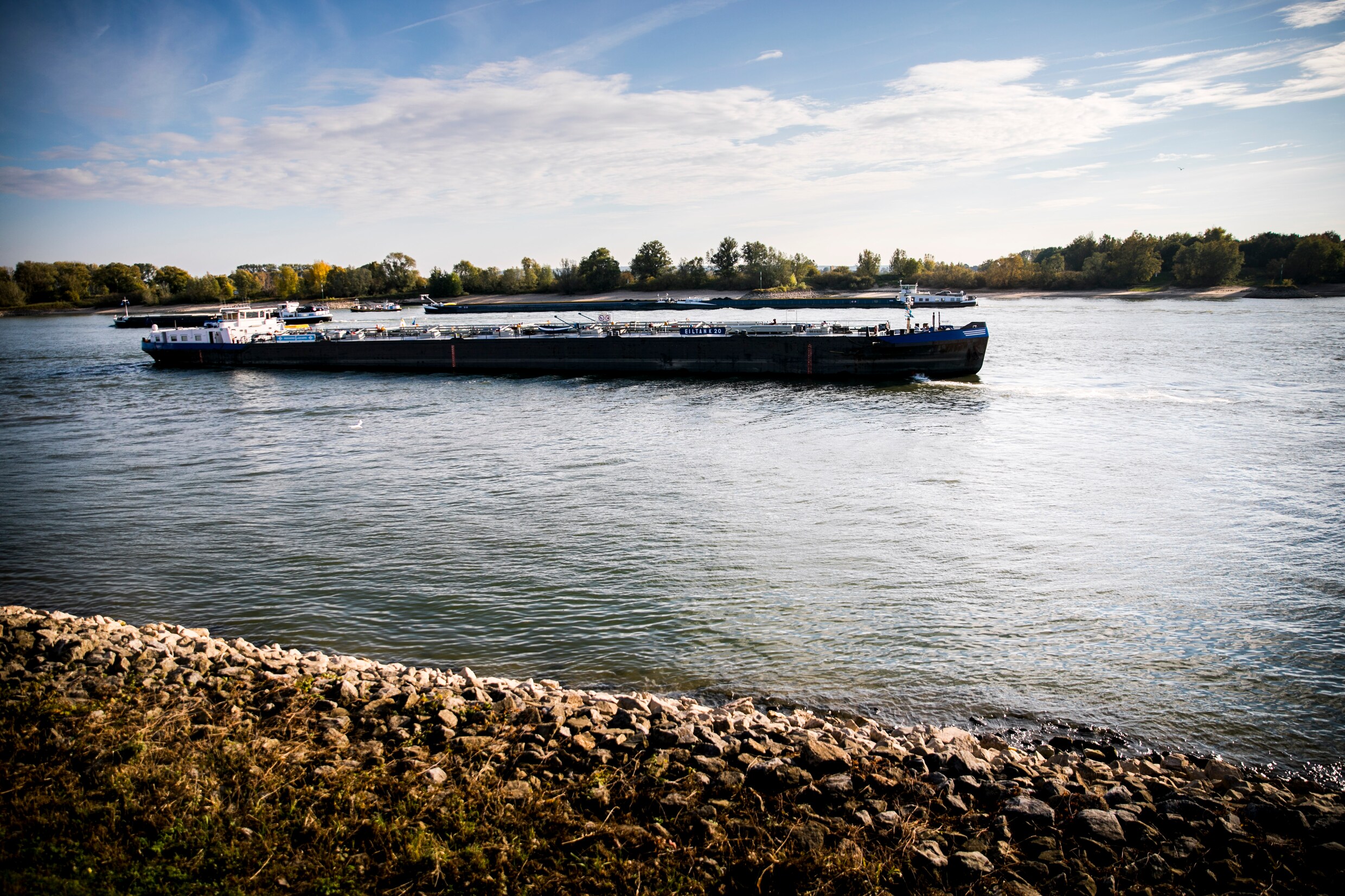 De grenzeloze rivier de Rijn: een jaloersmakend goed beschreven tocht ...