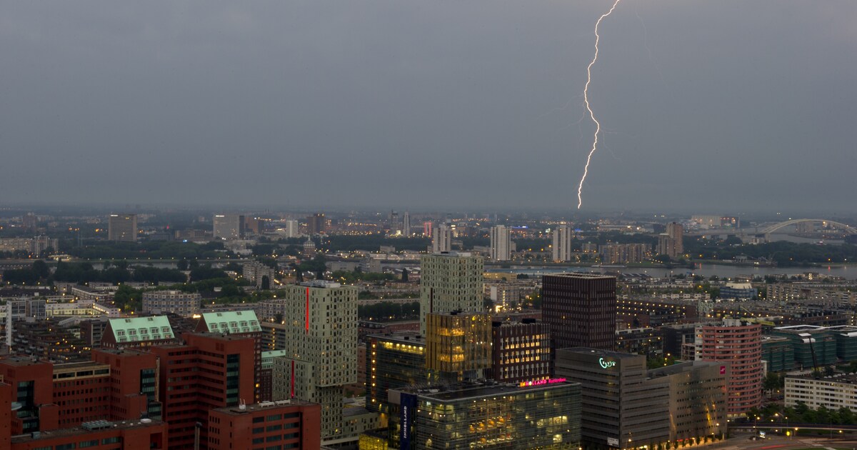 Code geel: KNMI waarschuwt voor onweer en hagelbuien | Het Parool