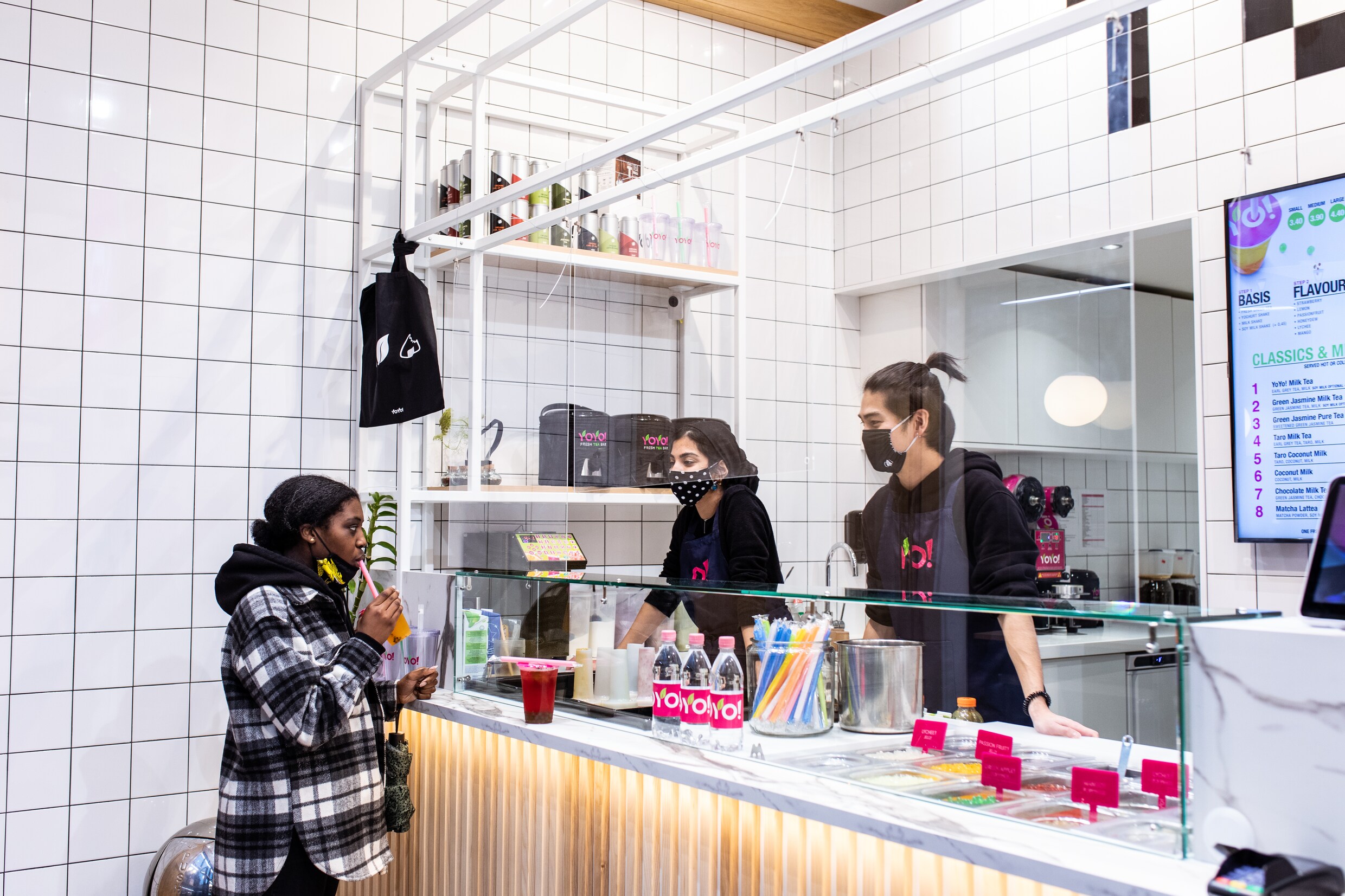 Theesmaken, toppings en poppings bij YoYo! Fresh Tea Bar Het Parool