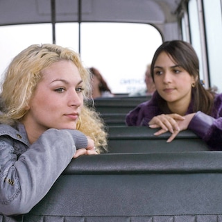24 years after its first broadcast, Dunya & Desie returns to NPO Plus: how a youth series from Amsterdam-Noord still resonates