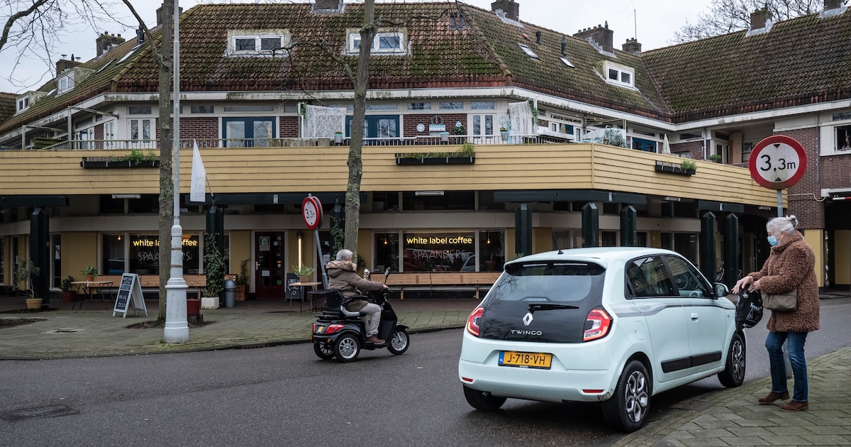 In Tuindorp Oostzaan Weten Ze: Koffie Voor 3,50 Euro? Daar Gaat Je ...