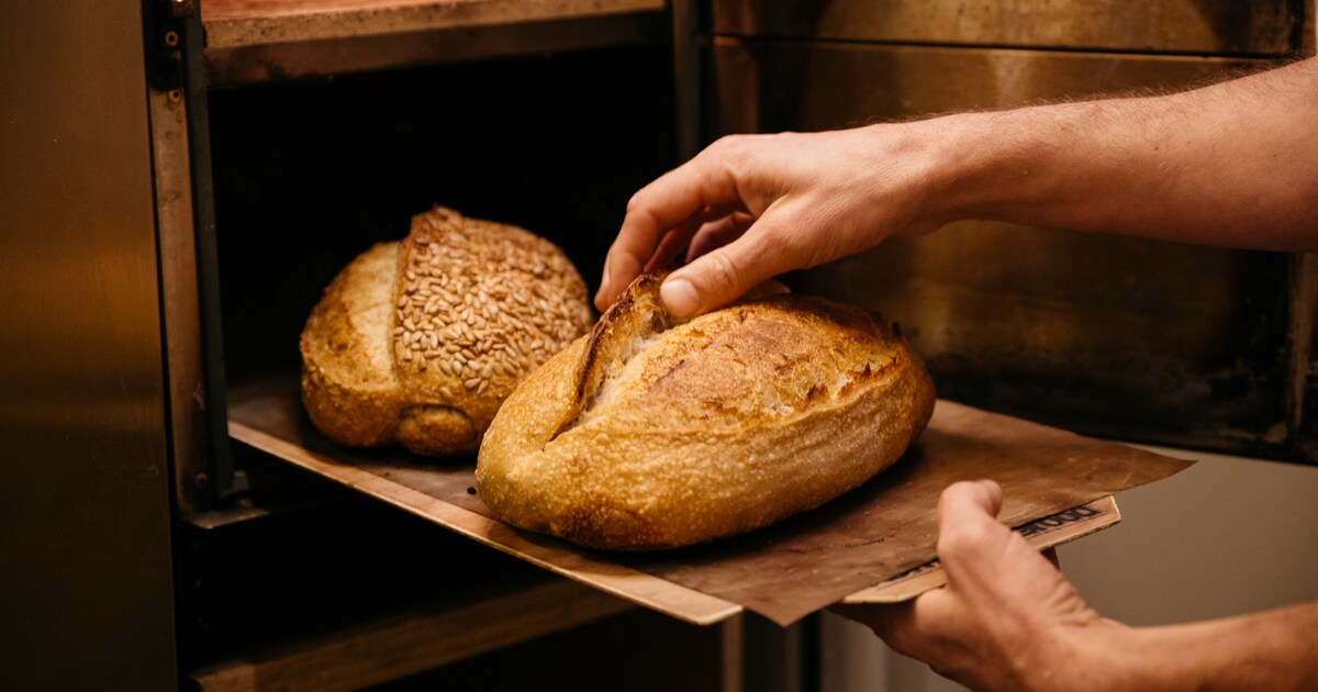 Lard begon een bakkerij aan huis. Het werd een doorslaand succes