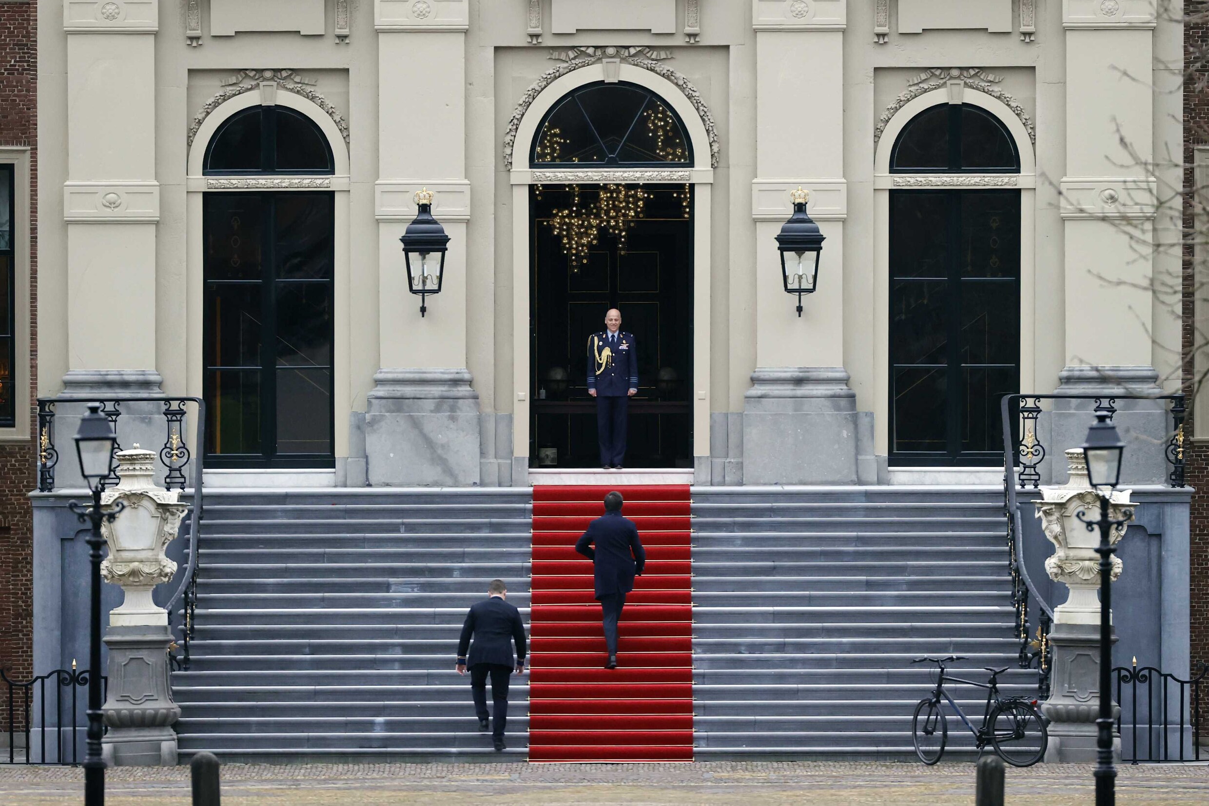 Lees terug | Advocaten gedupeerde ouders blij met aftreden kabinet ...