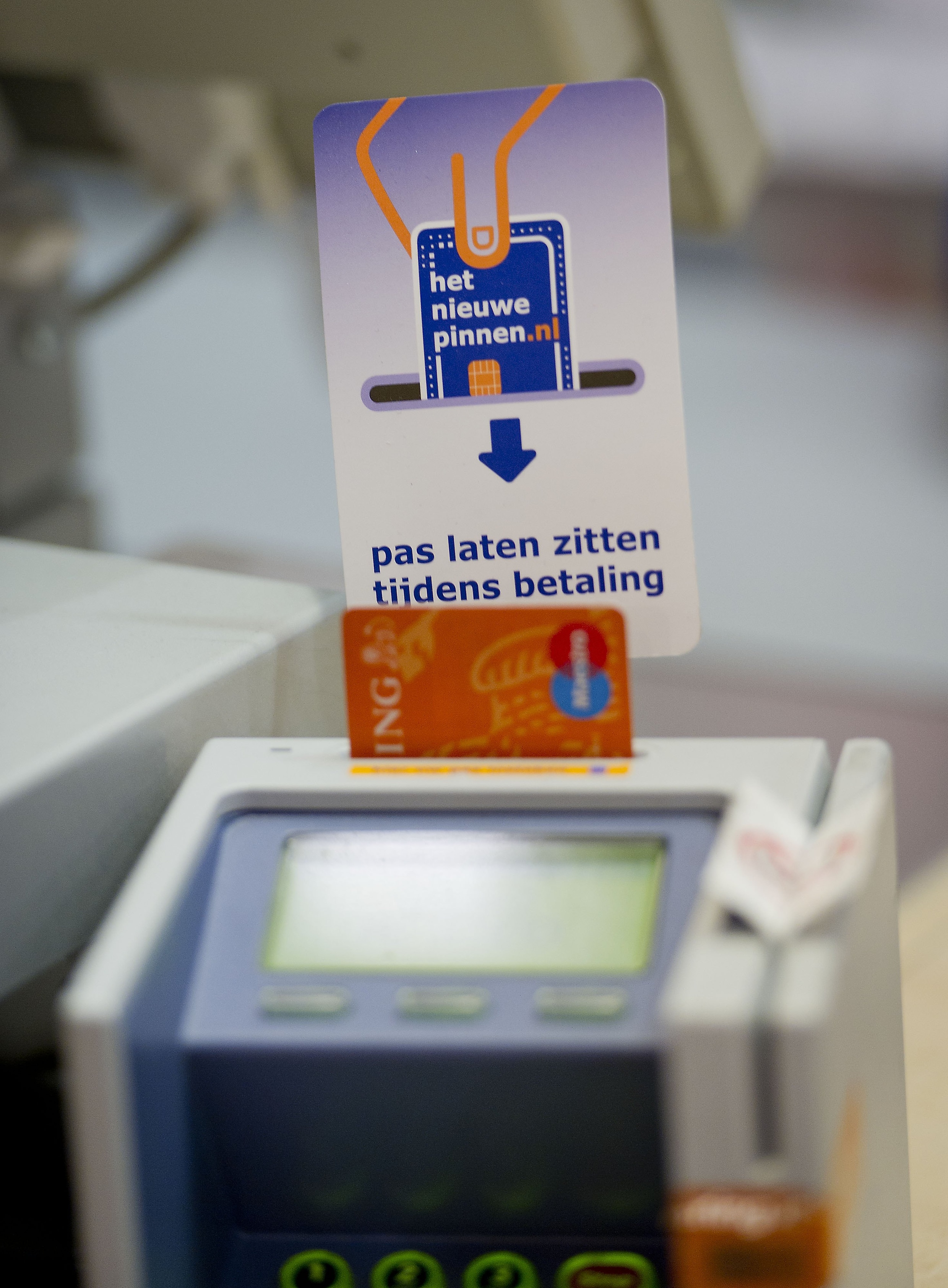 Equens ziet voorlopig af van verkoop pingegevens | Het Parool