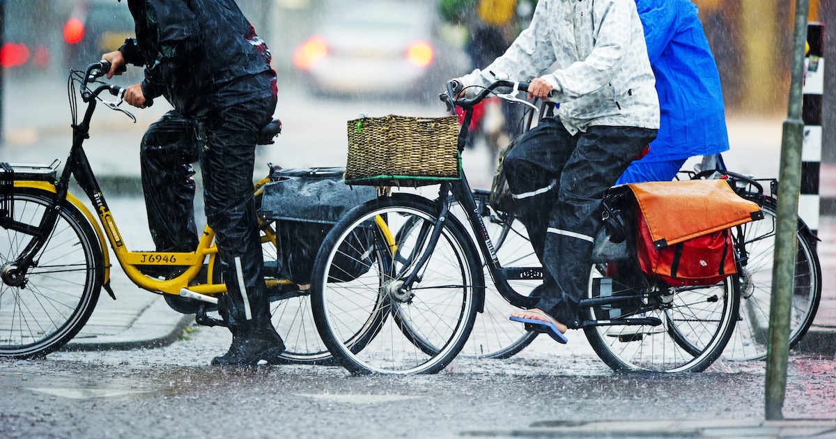 Code Geel In Het Hele Land Vanwege Regenval En Onweer | Het Parool