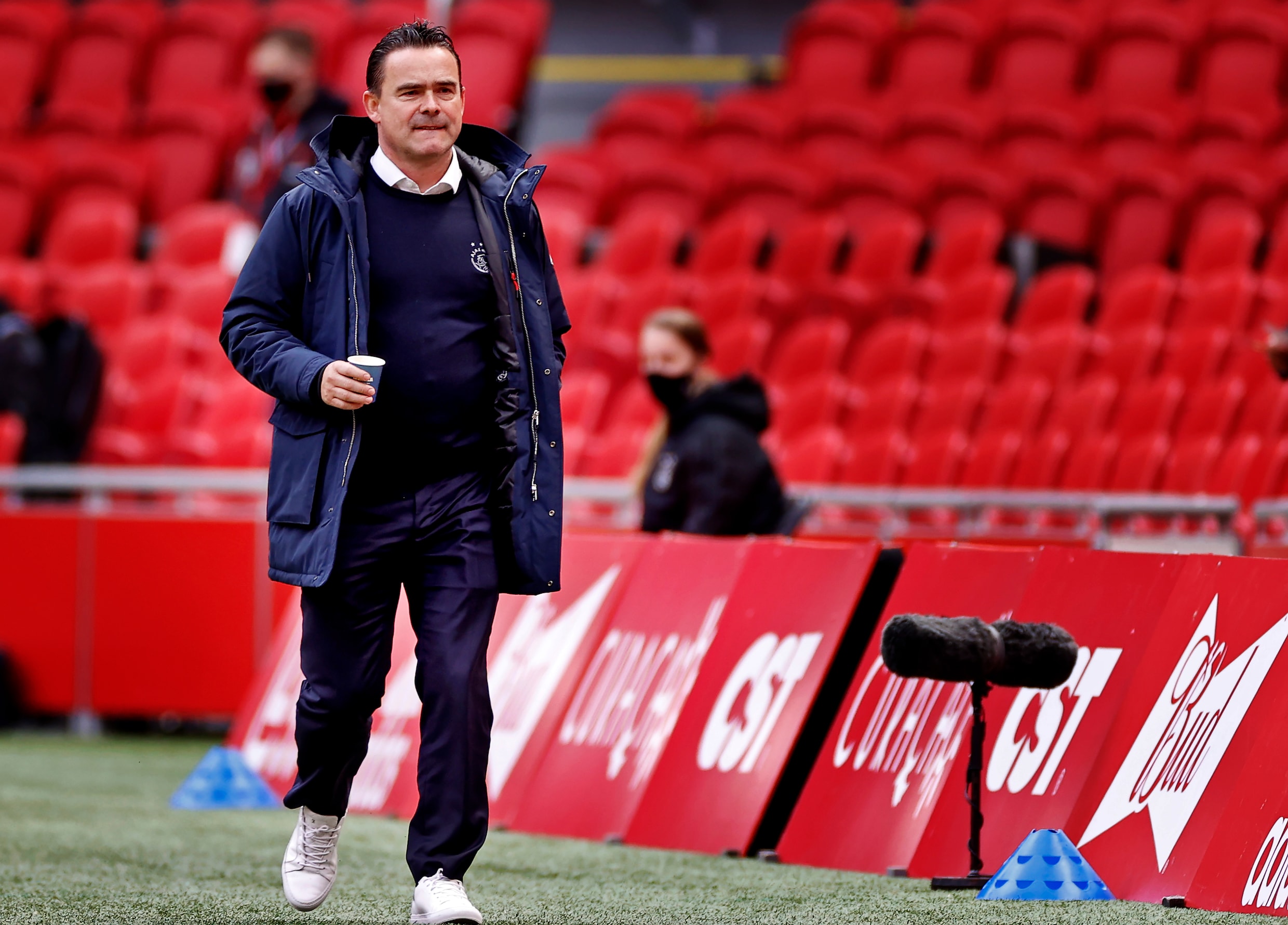 Onderzoek naar grensoverschrijdend gedrag Marc Overmars bij Ajax ...