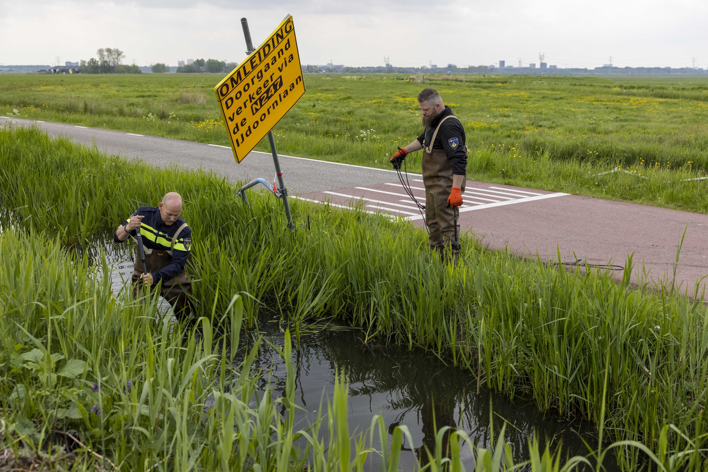 Zes Verdachten Gewapende Overval Waardetransport Langer Vast | Het Parool