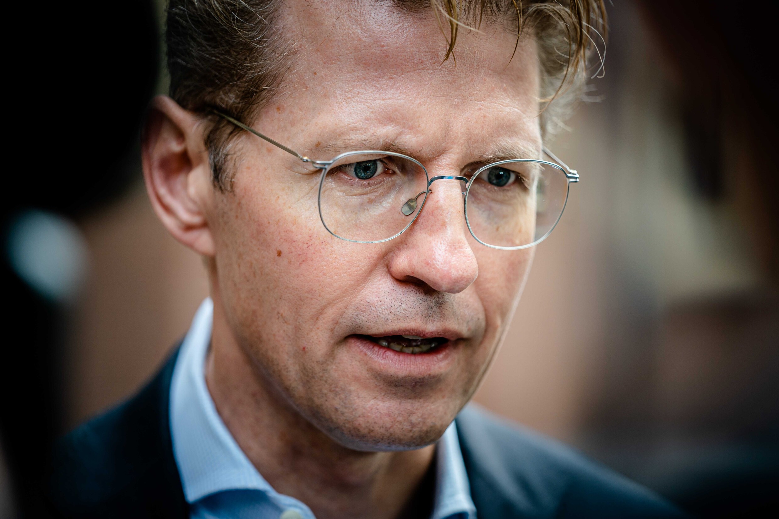 Ex-minister Sander Dekker loopt botbreuken op door val racefiets, vrouw ...