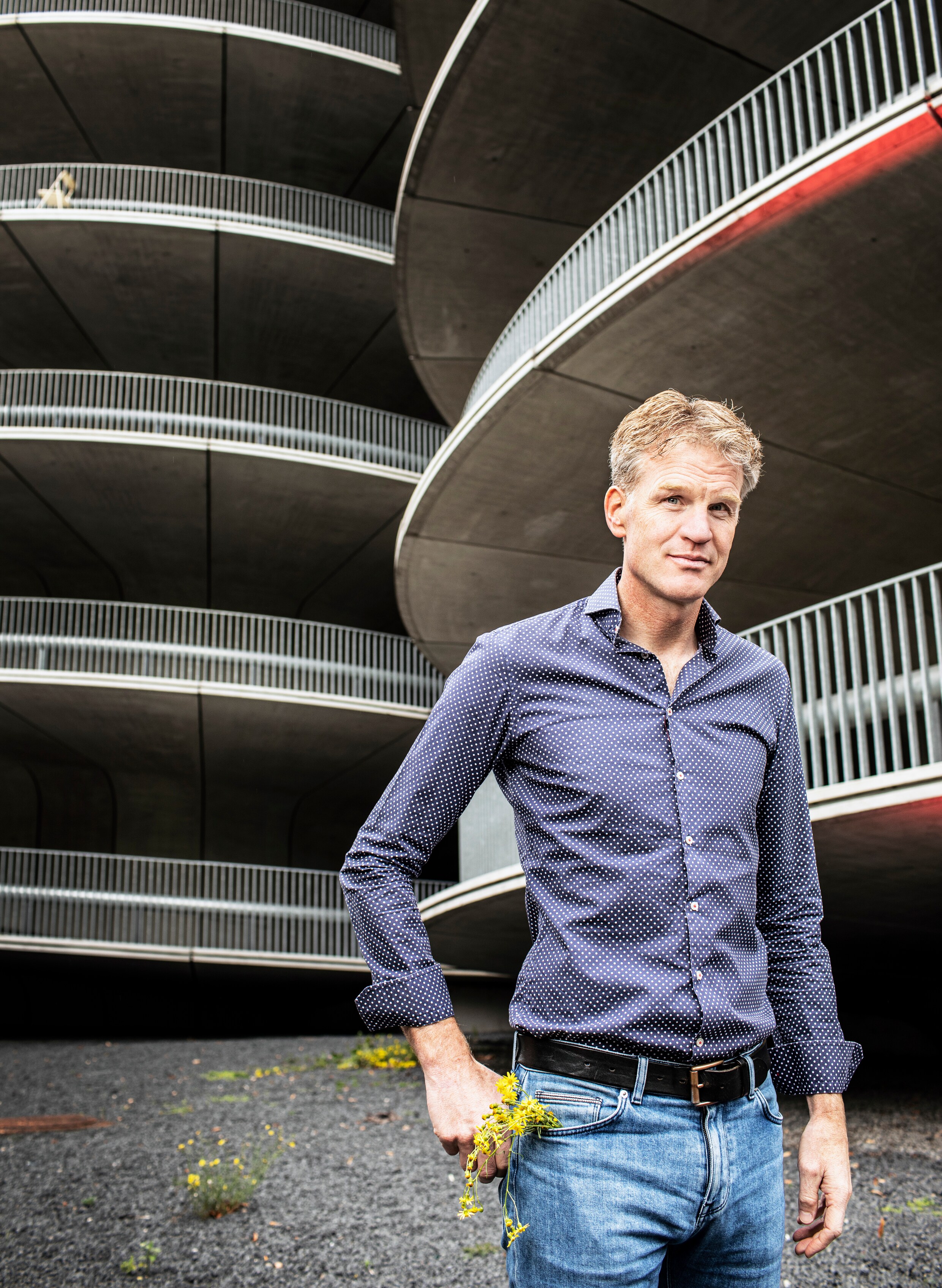 Journalist Hugo Logtenberg schreef een boek over De Dijk: ‘Die mannen ...