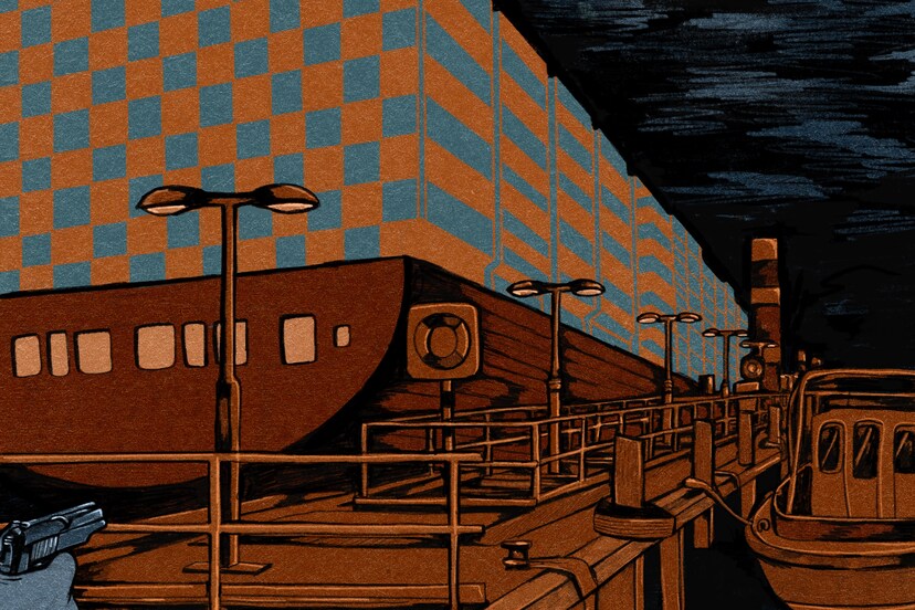 Een brandwacht houdt de olietanker Nave Andromeda in de gaten. Tot hij midden in de nacht uit zijn auto wordt gesleurd.