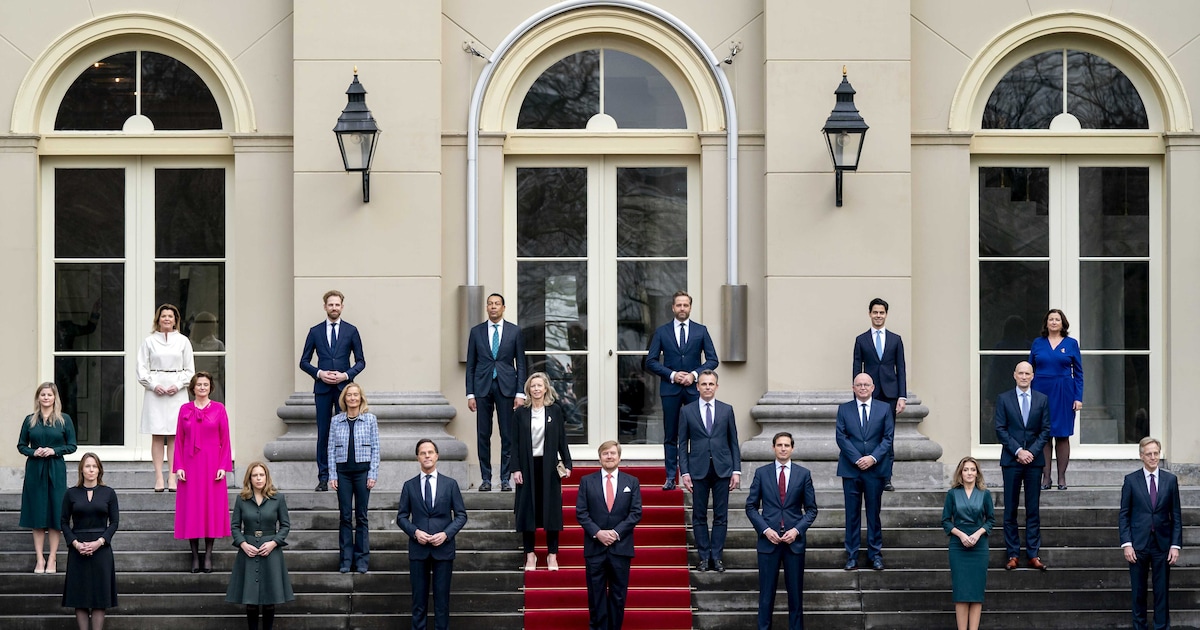 Rutte IV op het bordes: veel nieuwe gezichten en één digitale eed | Het ...