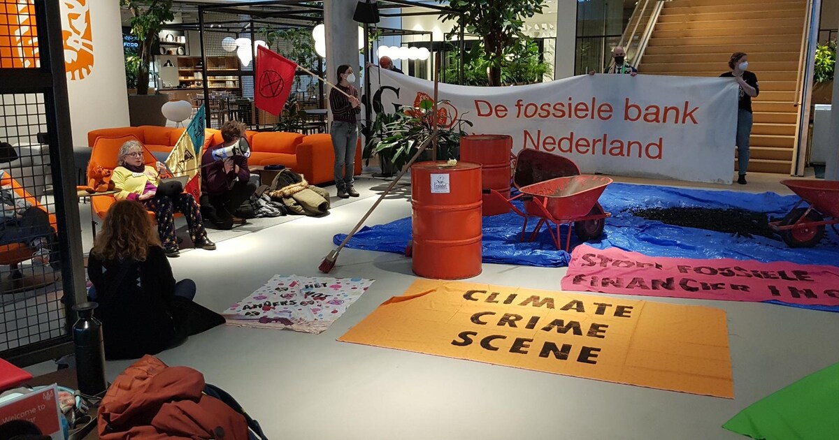Actievoerders van Extinction Rebellion gearresteerd na bezetten ING-kantoor