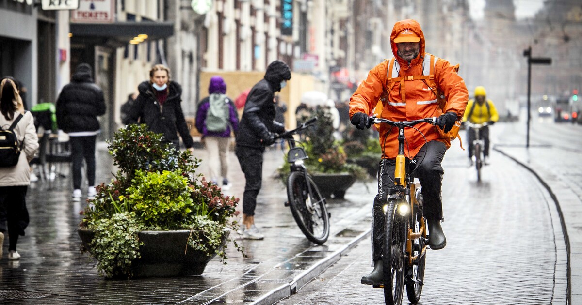 Storm Eunice legt Nederland lam: dit zijn de maatregelen | Het Parool