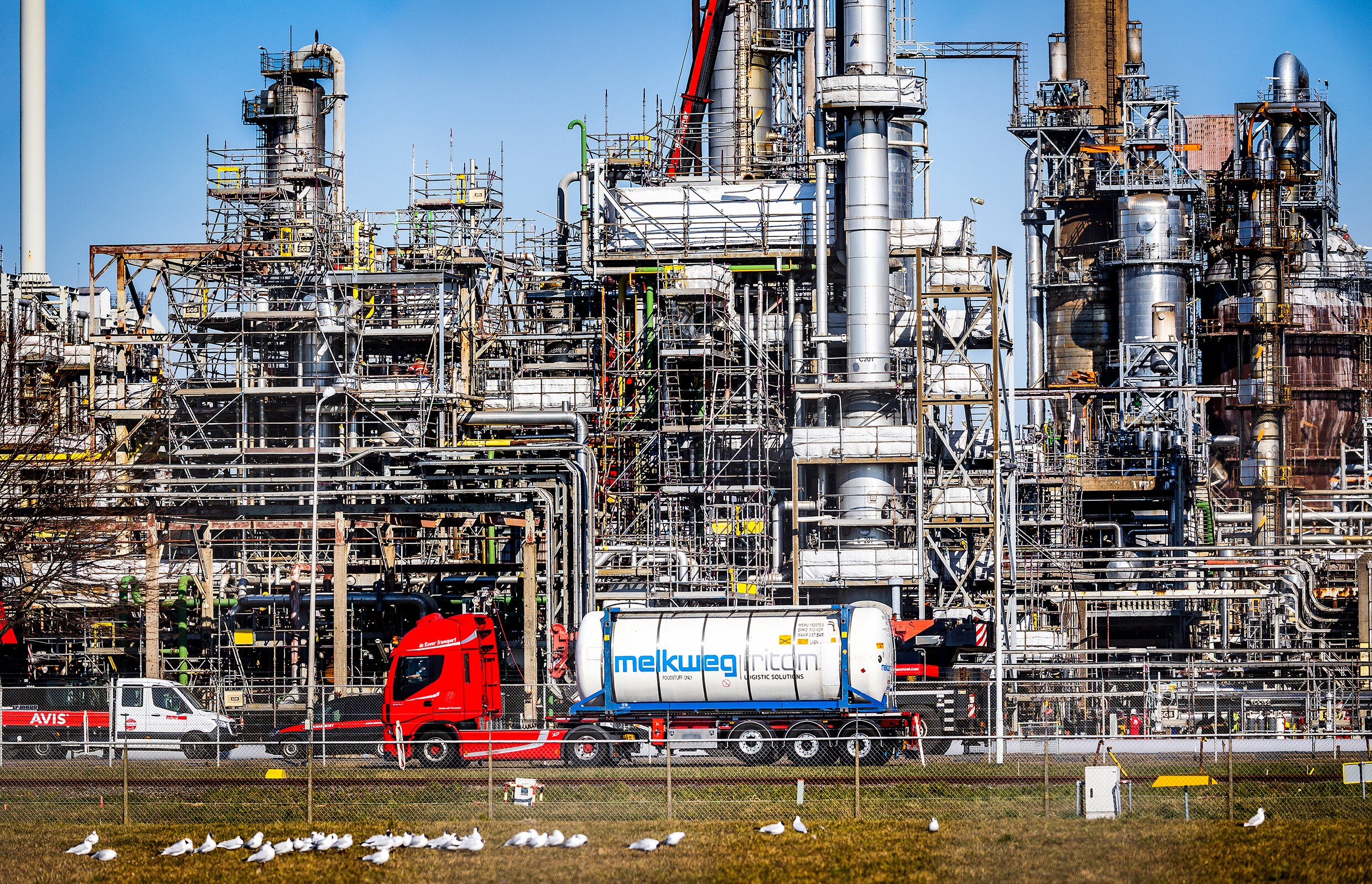 Shell maakt draai na controversiële olie-aankoop en vertrekt uit ...