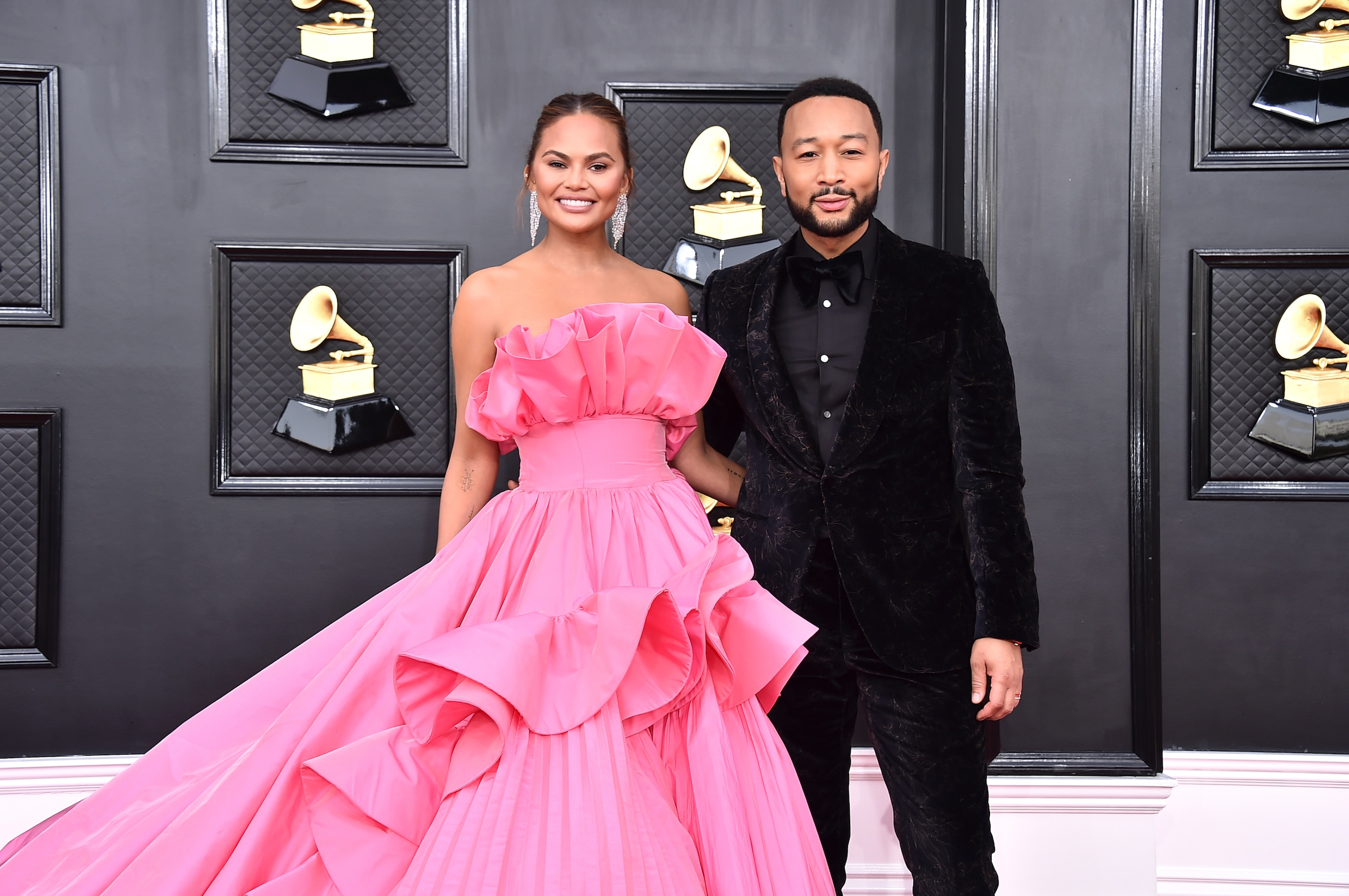 Chrissy Teigen prijst broodje op het Museumplein aan bij 38 miljoen volgers  | Het Parool