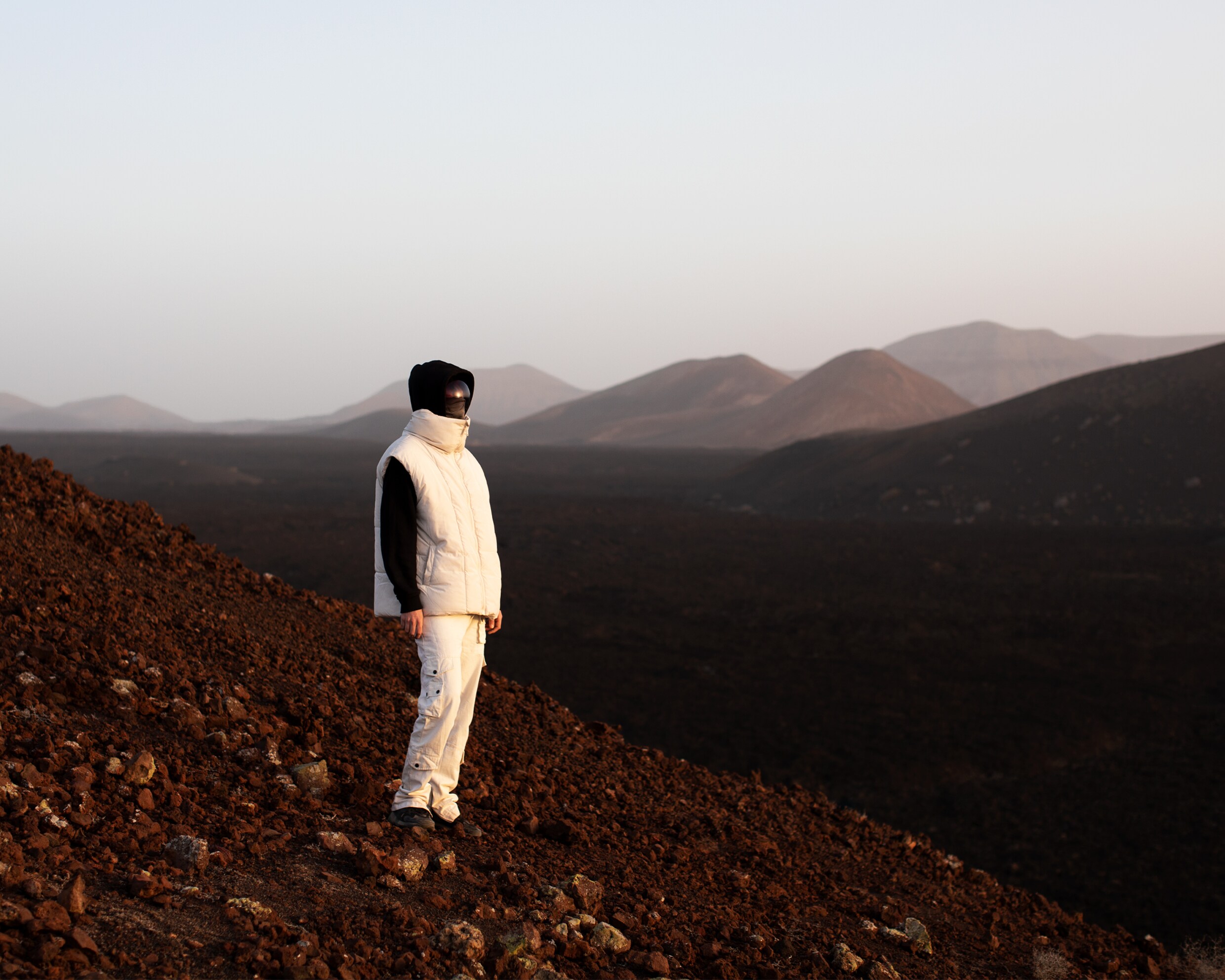 Ares rapt op nieuw album ‘op Mars’: ‘Ik wilde ontsnappen aan de wereld ...