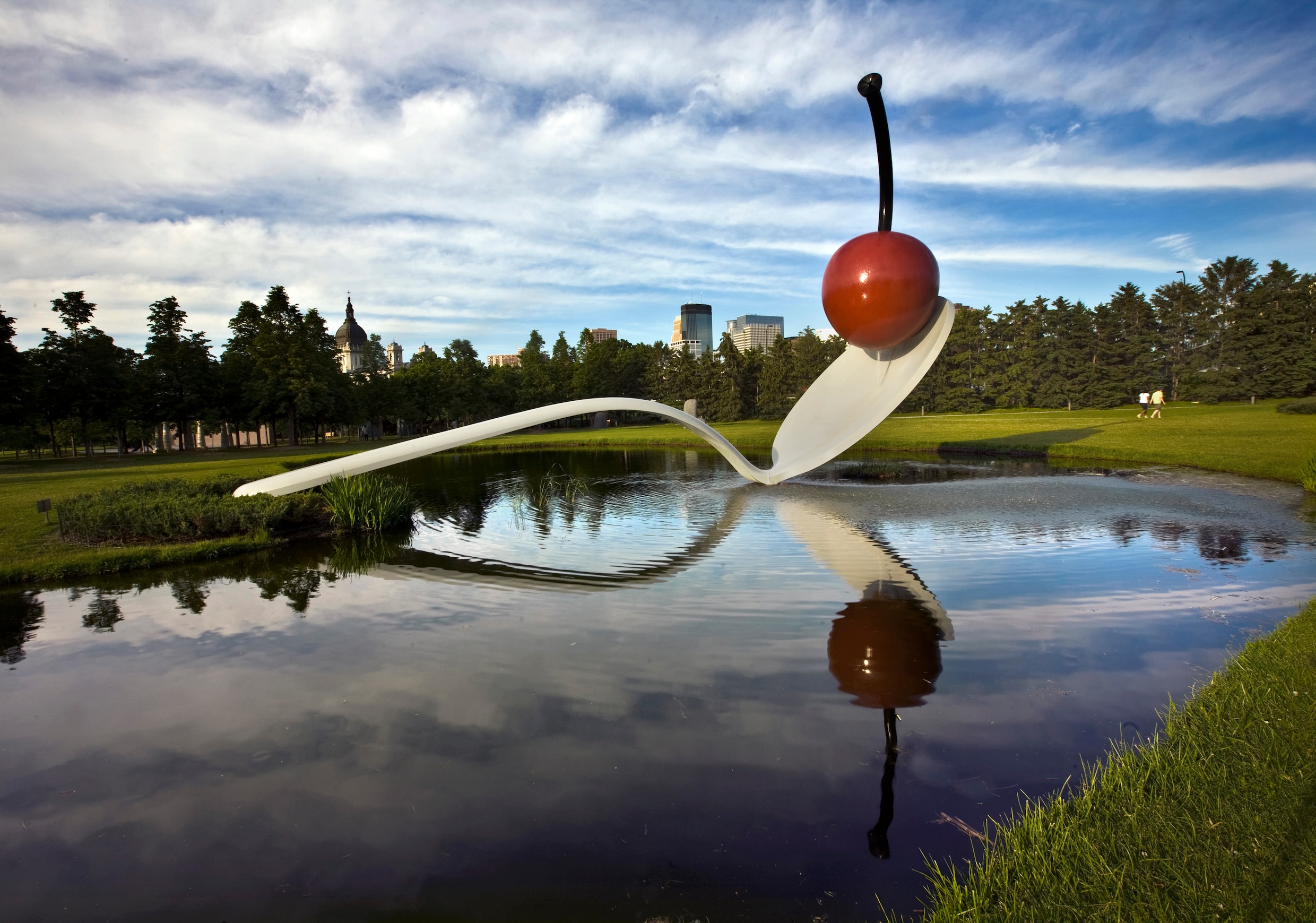 Pop Artgrootheid Claes Oldenburg 1929 2022 Was De Man Van Het   Spoonbridge And Cherry Van Claes Oldenburg En Coosje Van Bruggen