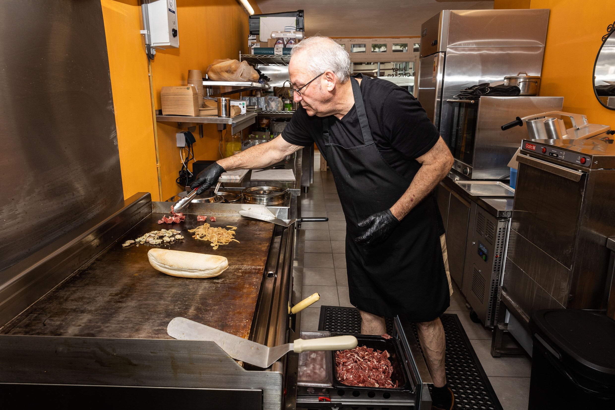 Geen cheesesteak hier smaakte zoals in Philly, dus opende David (60