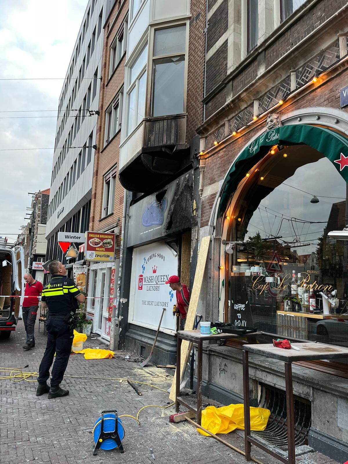 Brand In Pand Op Vijzelgracht Na Vuurwerkbom | Het Parool