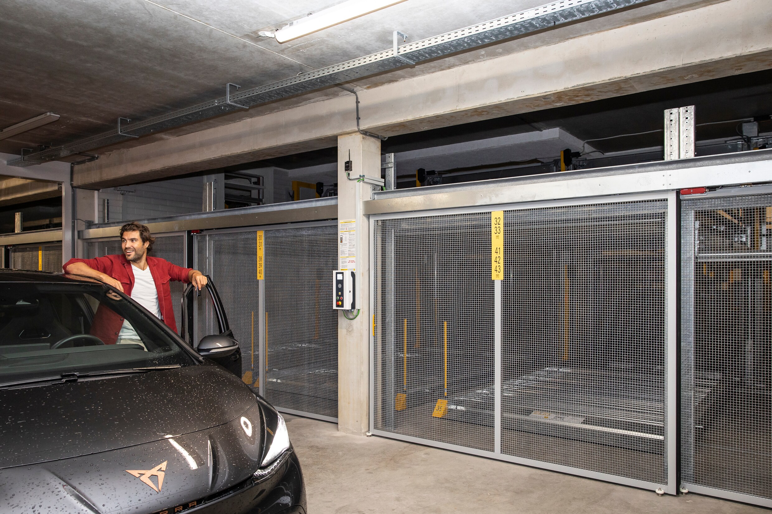 Het nieuwe parkeren: de auto als een kauwgombal in de automaat | Het Parool