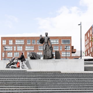 What is a proper new location for the controversial Anton de Kom statue? ‘Removing it is token politics, we already see enough of that in the Netherlands’