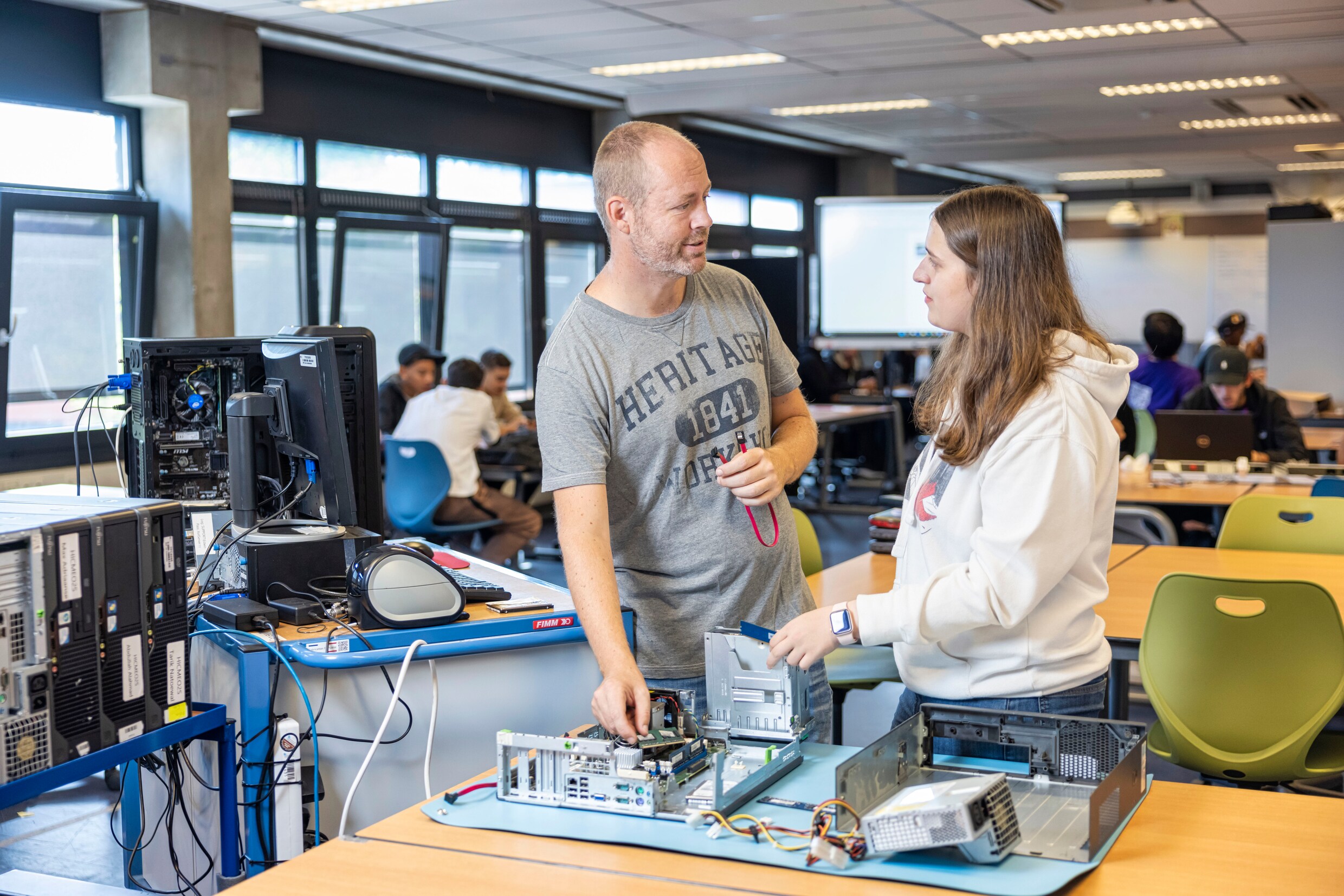 Edwin schoolde zich om tot ICT-docent: ‘Na één dag voor de klas staan ...