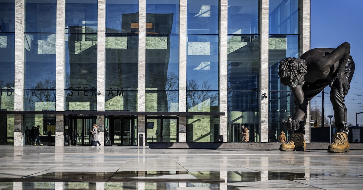 Rechtbank veegt vloer aan met gemeente Amsterdam in ontslagzaak, handhaver mag terugkeren