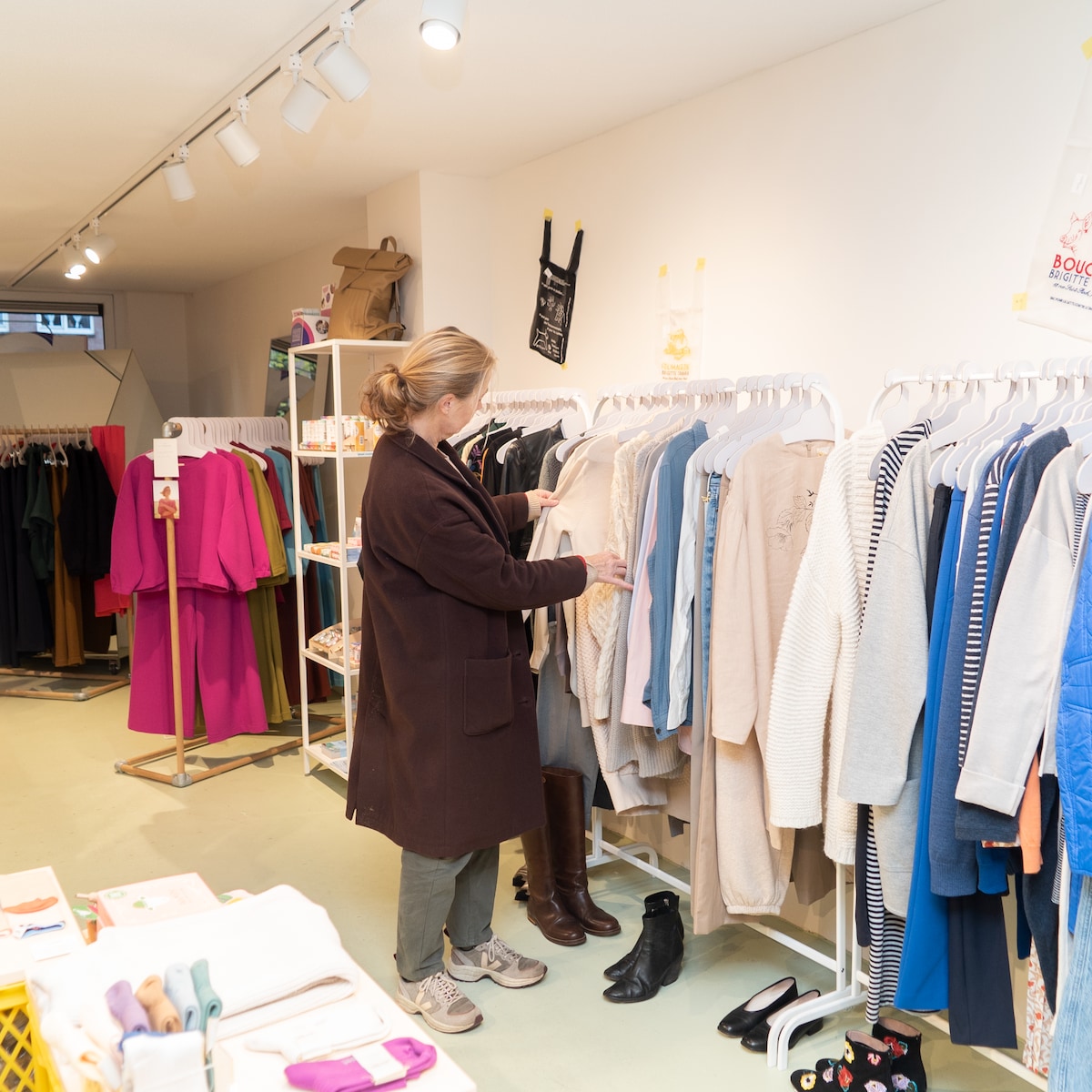 Warenhuis kleding sales