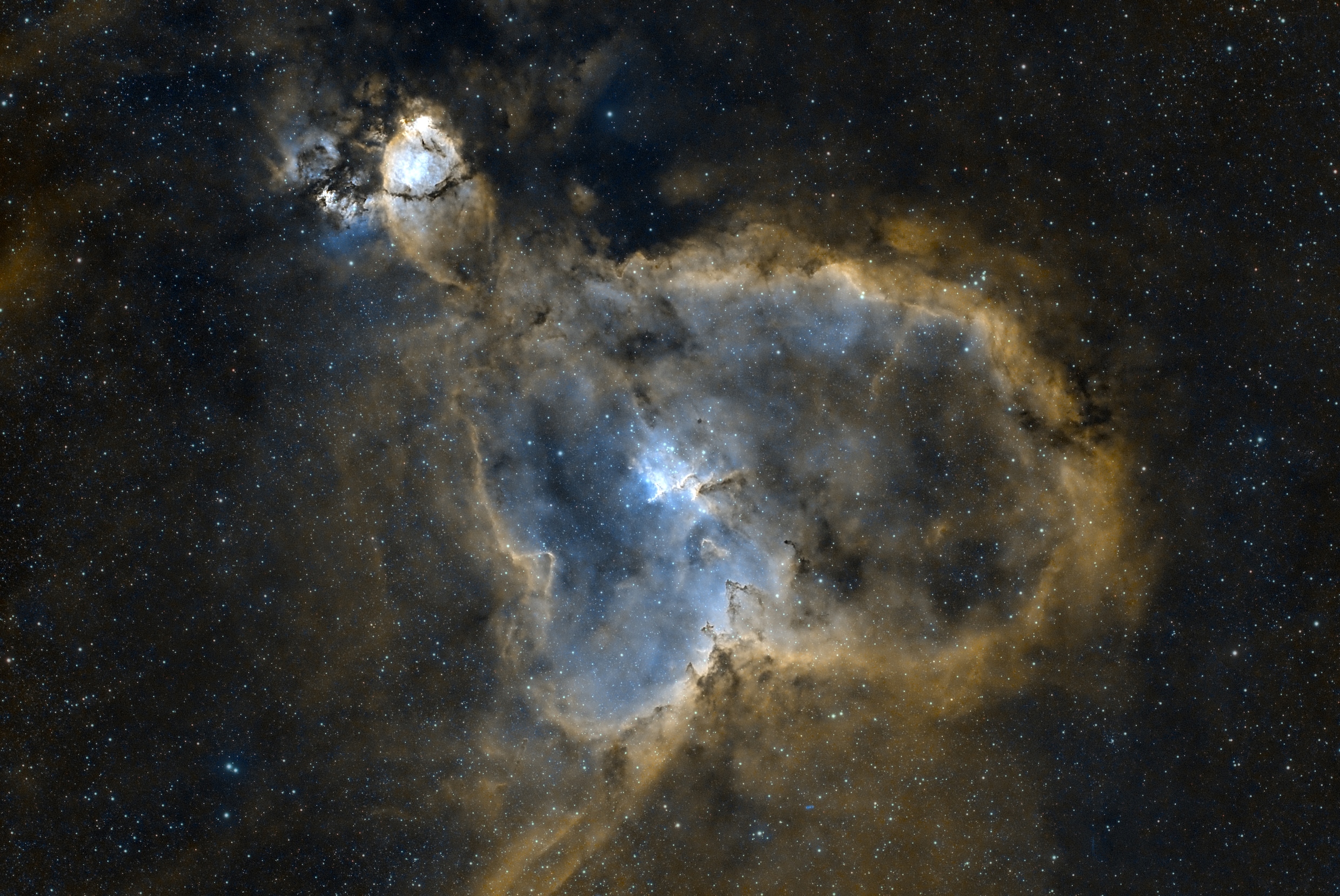 De Hartnevel is een emissienevel in het sterrenbeeld Cassiopeia op ongeveer 7500 lichtjaar van de Aarde.