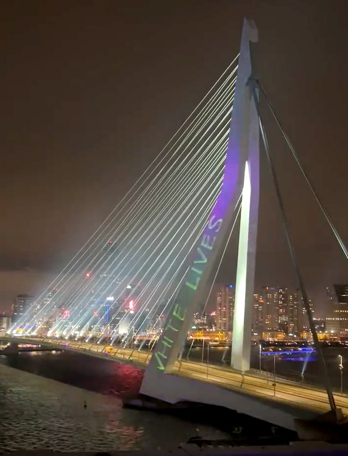 de-erasmusbrug-op-oudejaarsavond