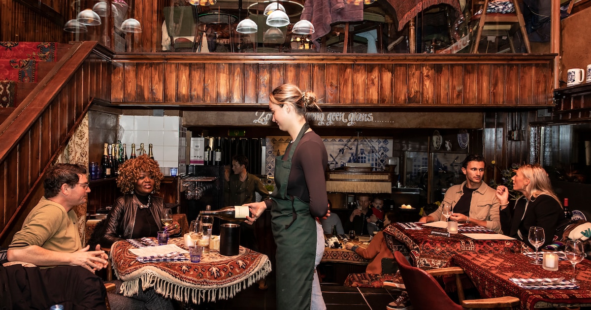 Tapijtjes op tafel en Cruijff aan de muur: veel nostalgischer dan bij ...
