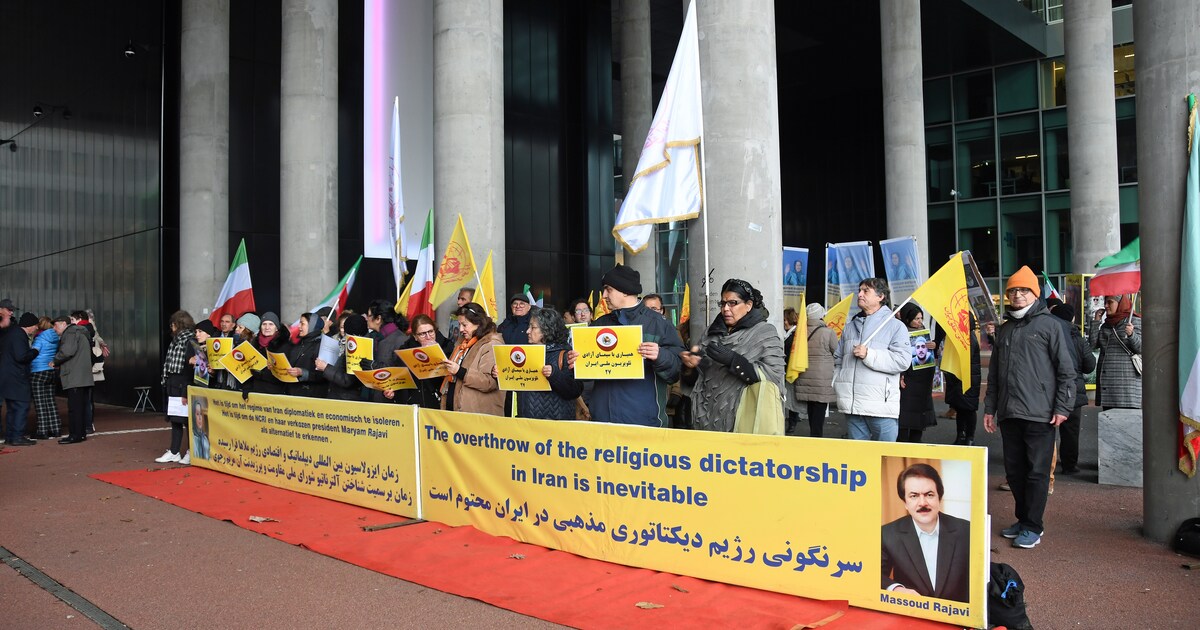 Tientallen Iraniërs demonstreren in Den Haag tegen executies | Het Parool