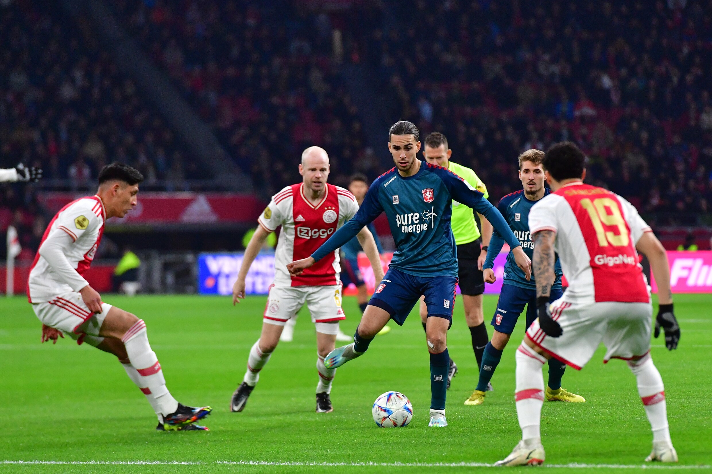 Armoedig Ajax mag blij zijn met punt tegen FC Twente