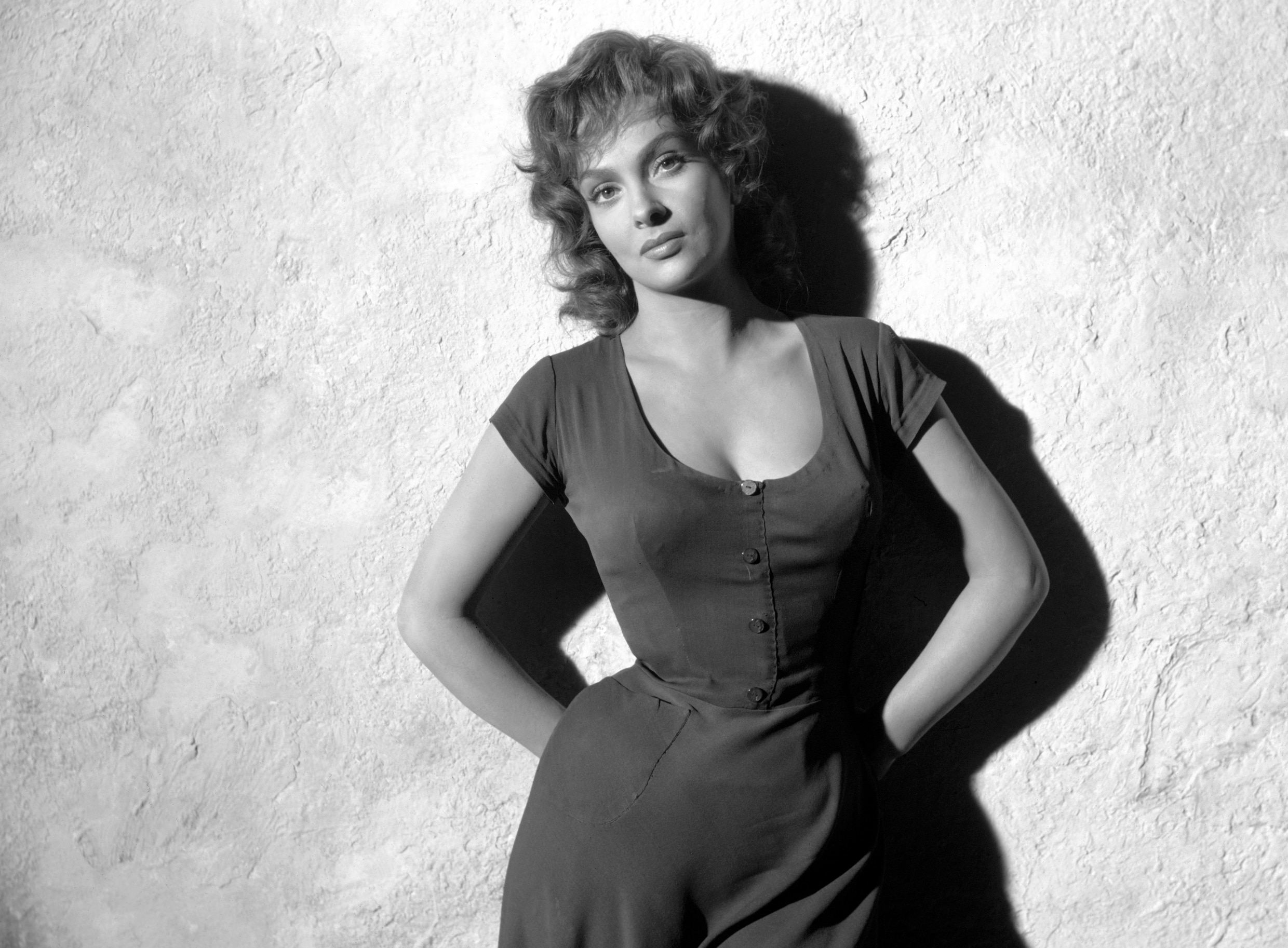 Gina Lollobrigida (1927-2023) omarmde én verzette zich tegen haar reputatie  als seksbom | Het Parool