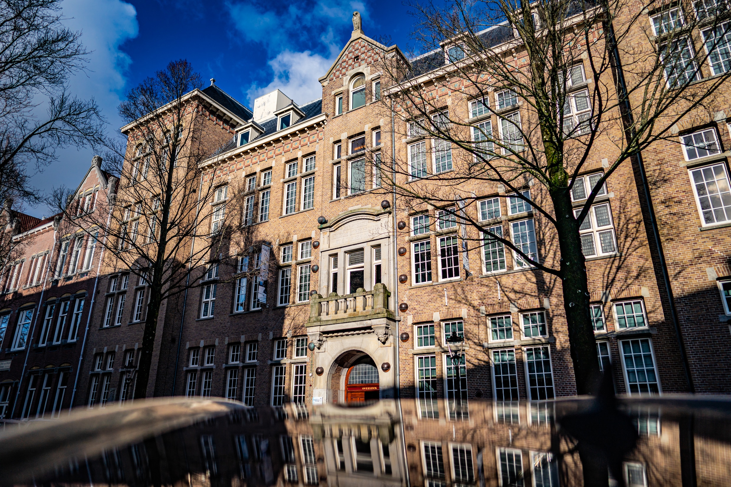Sweelinck College in Zuid blijft tóch open | Het Parool