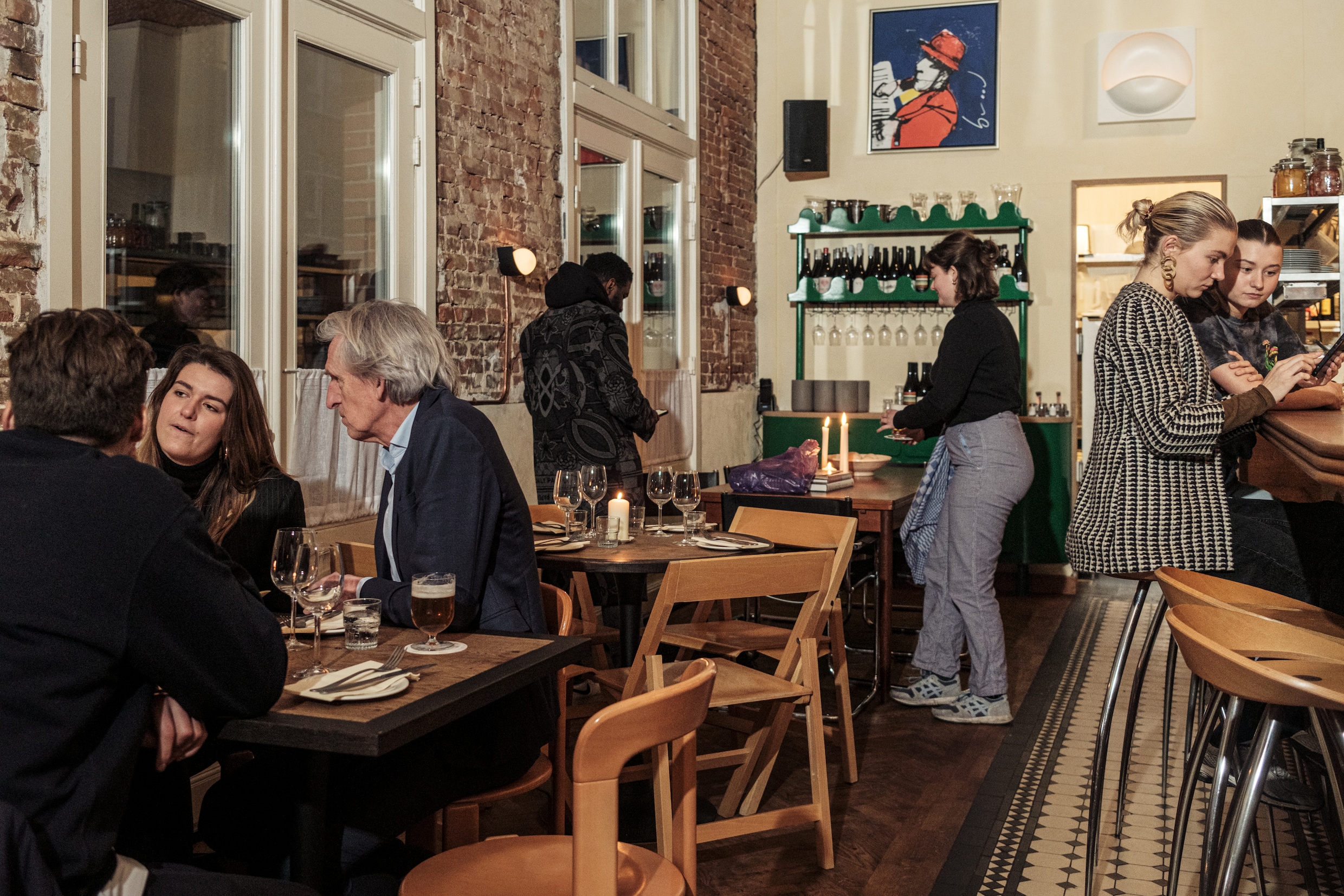 Bij De Tros vind je de gezelligheid van een buurtcafé én een imposante ...