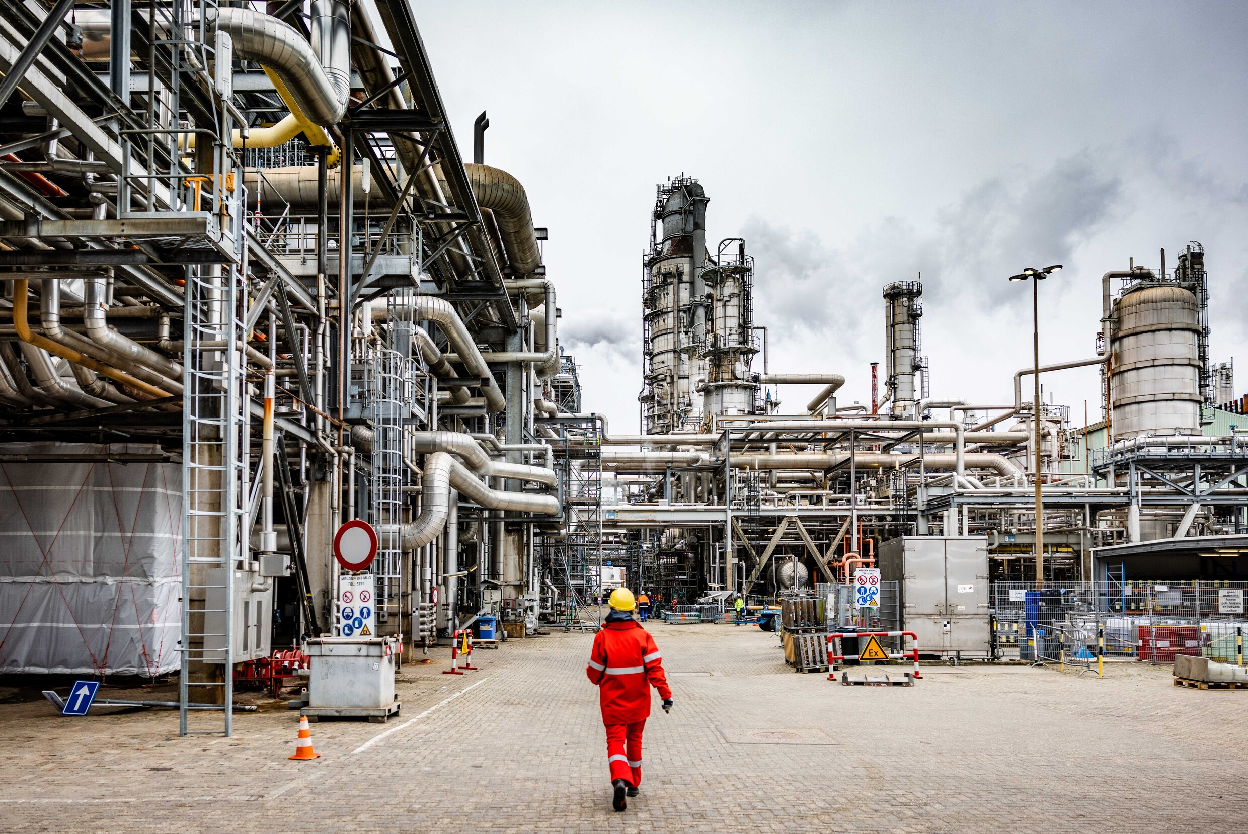 Partijen kritisch op deelname Tata Steel en Shell aan netwerkclub AEB ...