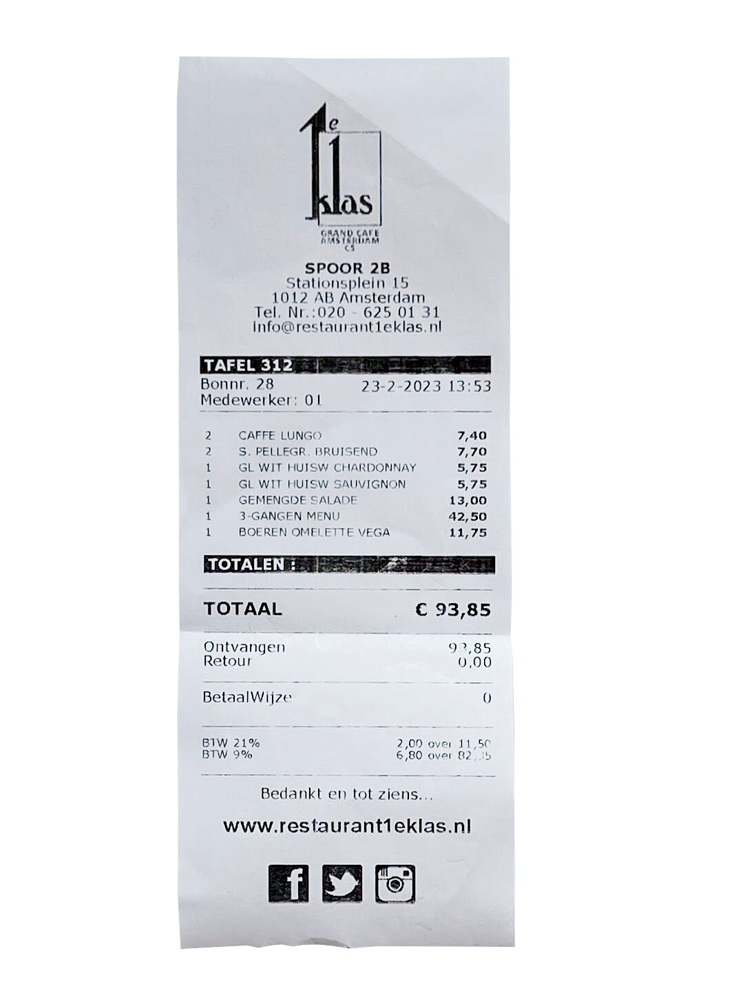 De grandeur spat van het plafond bij restaurant 1e klas op Amsterdam CS ...