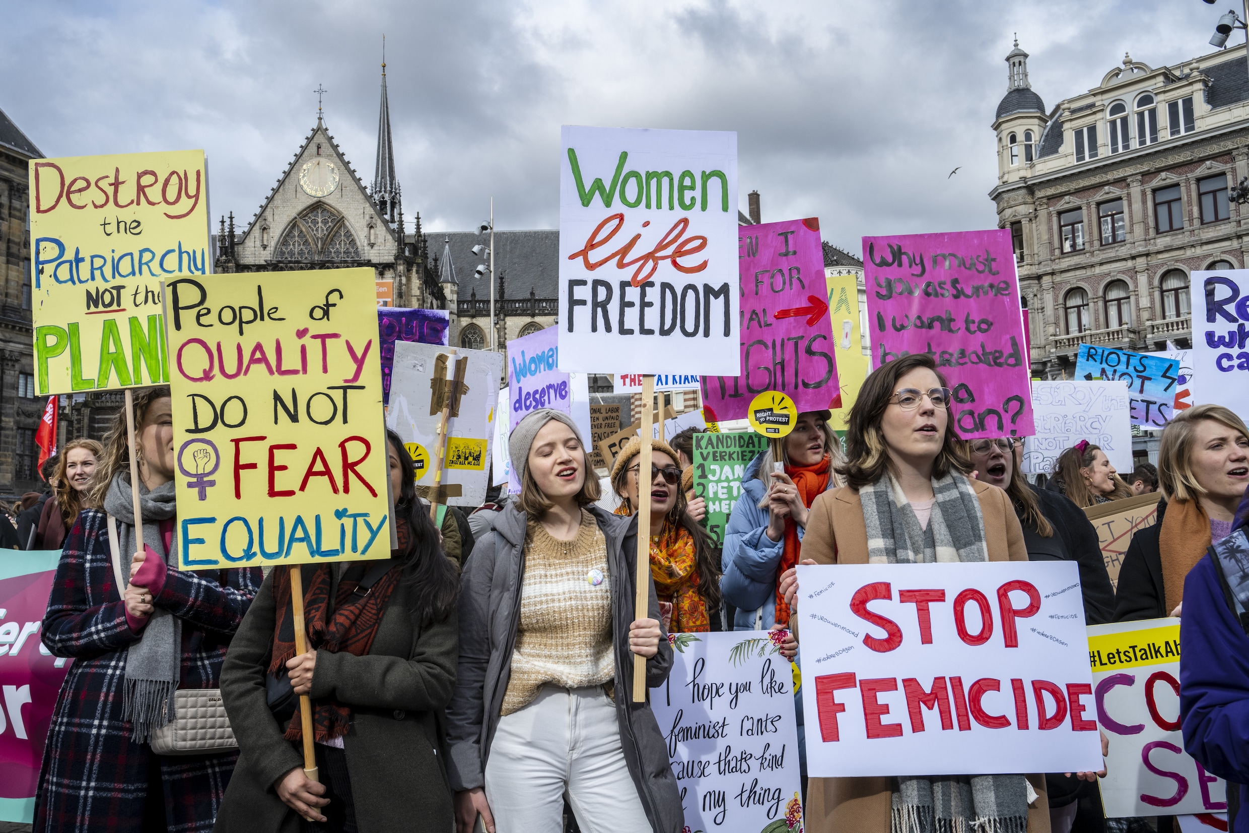 Organisatie Feminist March gelast mars af vanwege angst voor politie ...