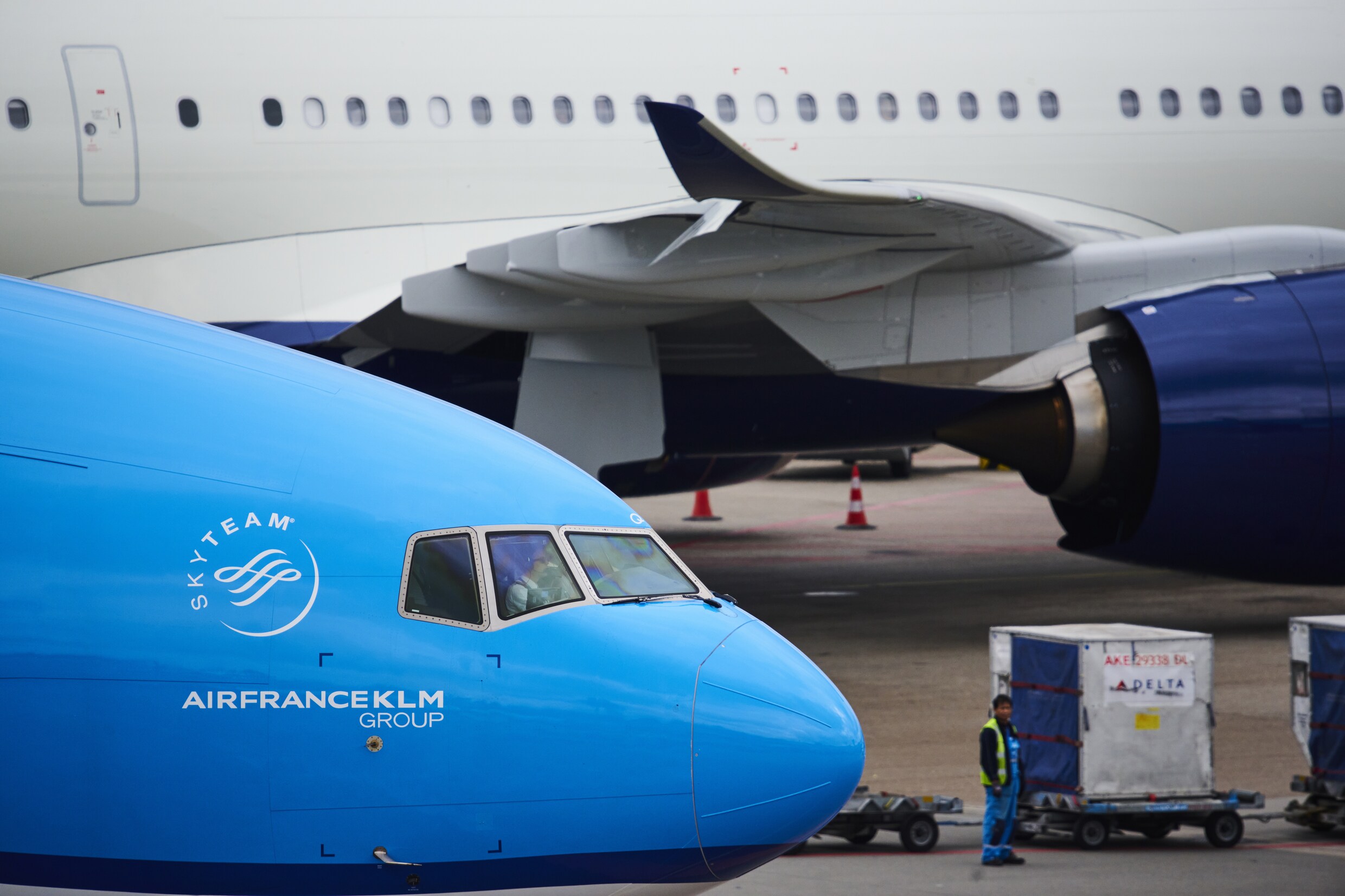 KLM-bemanning Slaat Agressieve Passagier In De Boeien, Toestel Naar ...