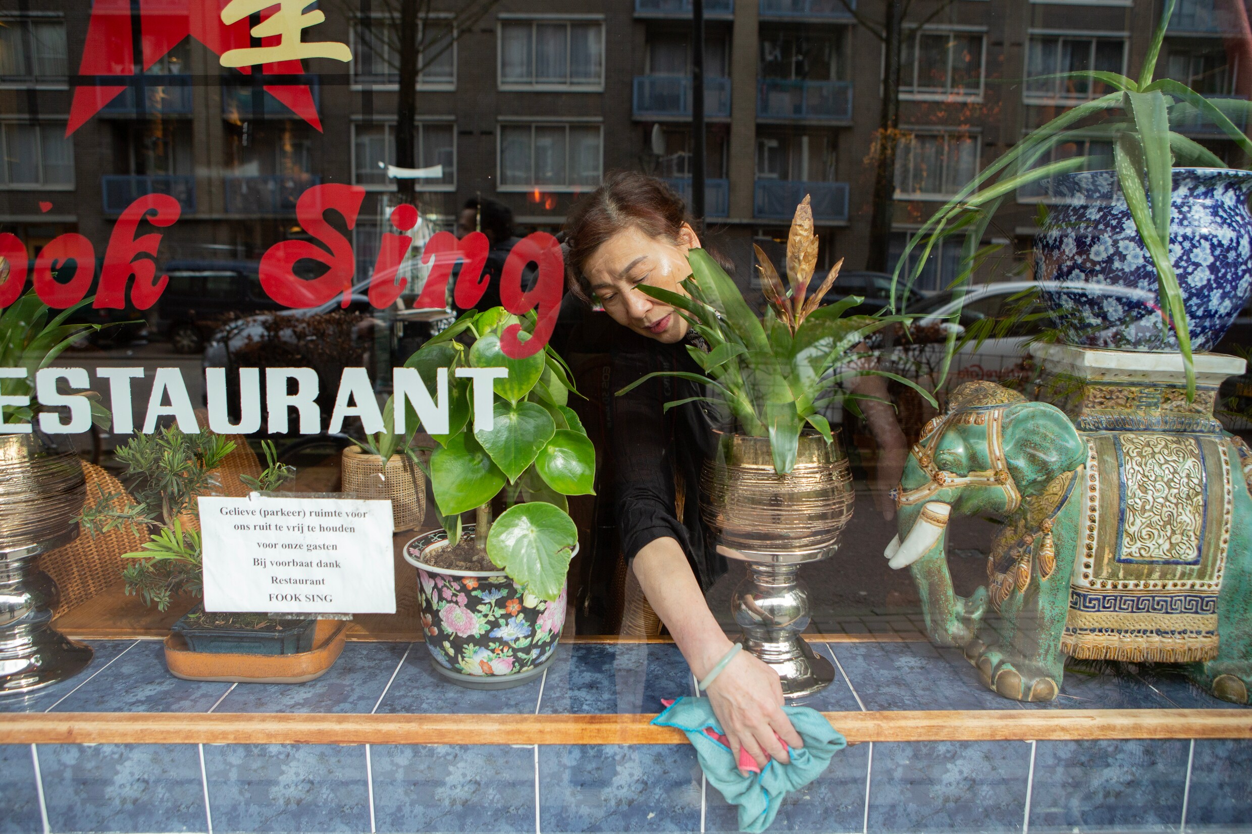 Voor en achter het van Chin. Ind. Rest. Fook Sing ‘Mijn