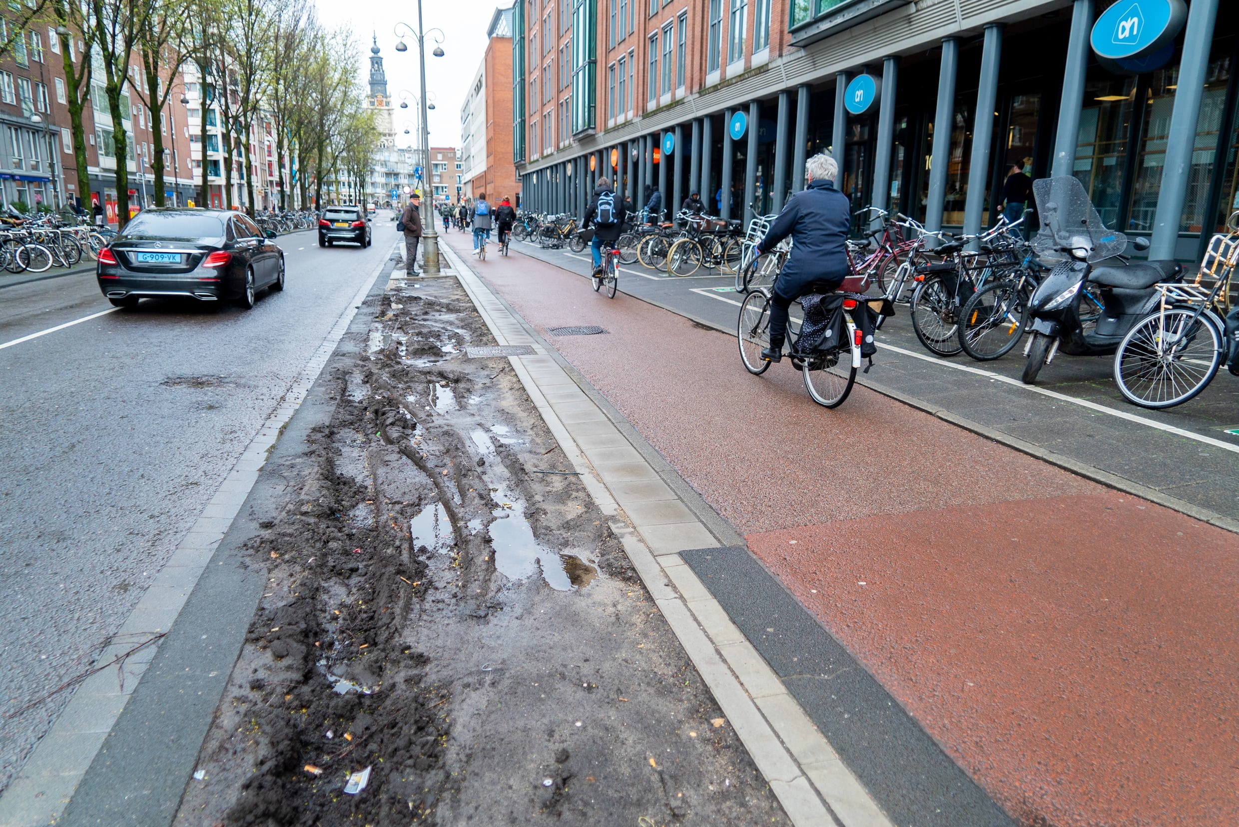 Waarom moesten de fietsnietjes in de Jodenbreestraat verdwijnen? | Het ...