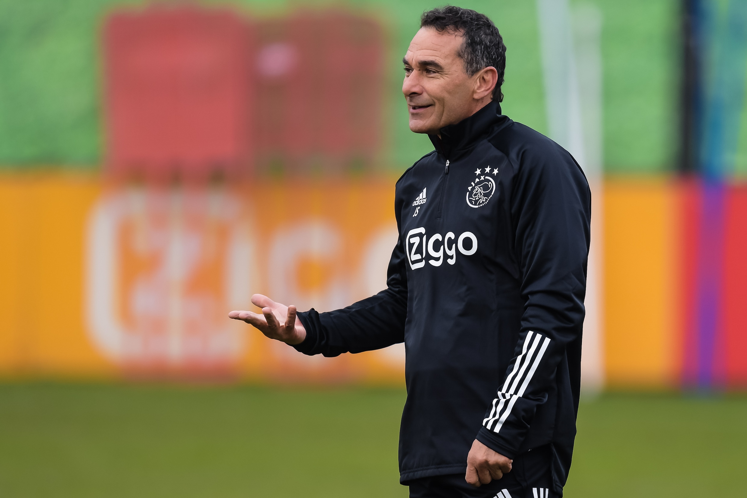 Ook jeugdtrainer Gerald Vanenburg is ontevreden en vertrekt bij Ajax ...