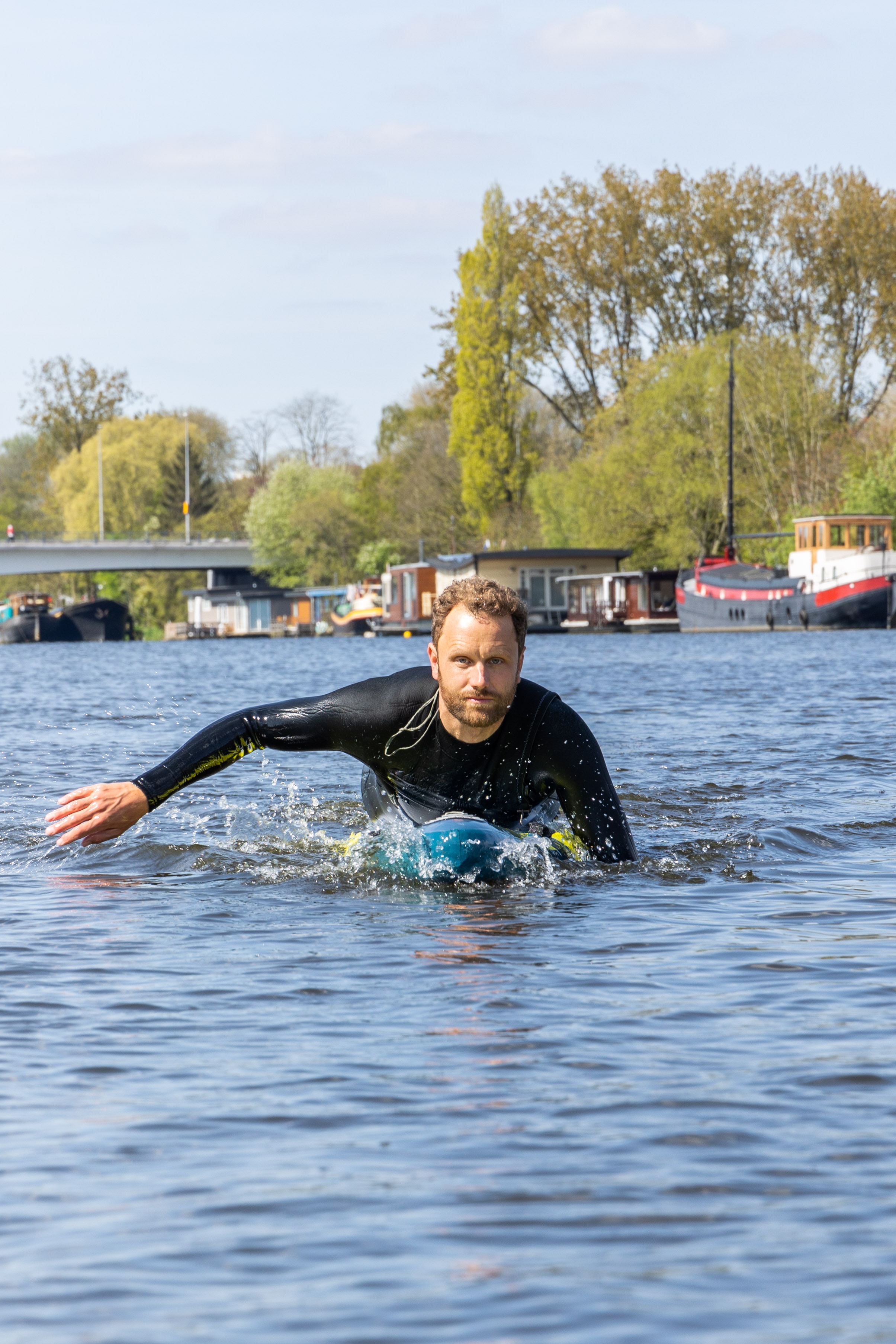 Ongeneeslijk zieke docent Jasper Rijpma (39) van het Hyperion peddelt ...
