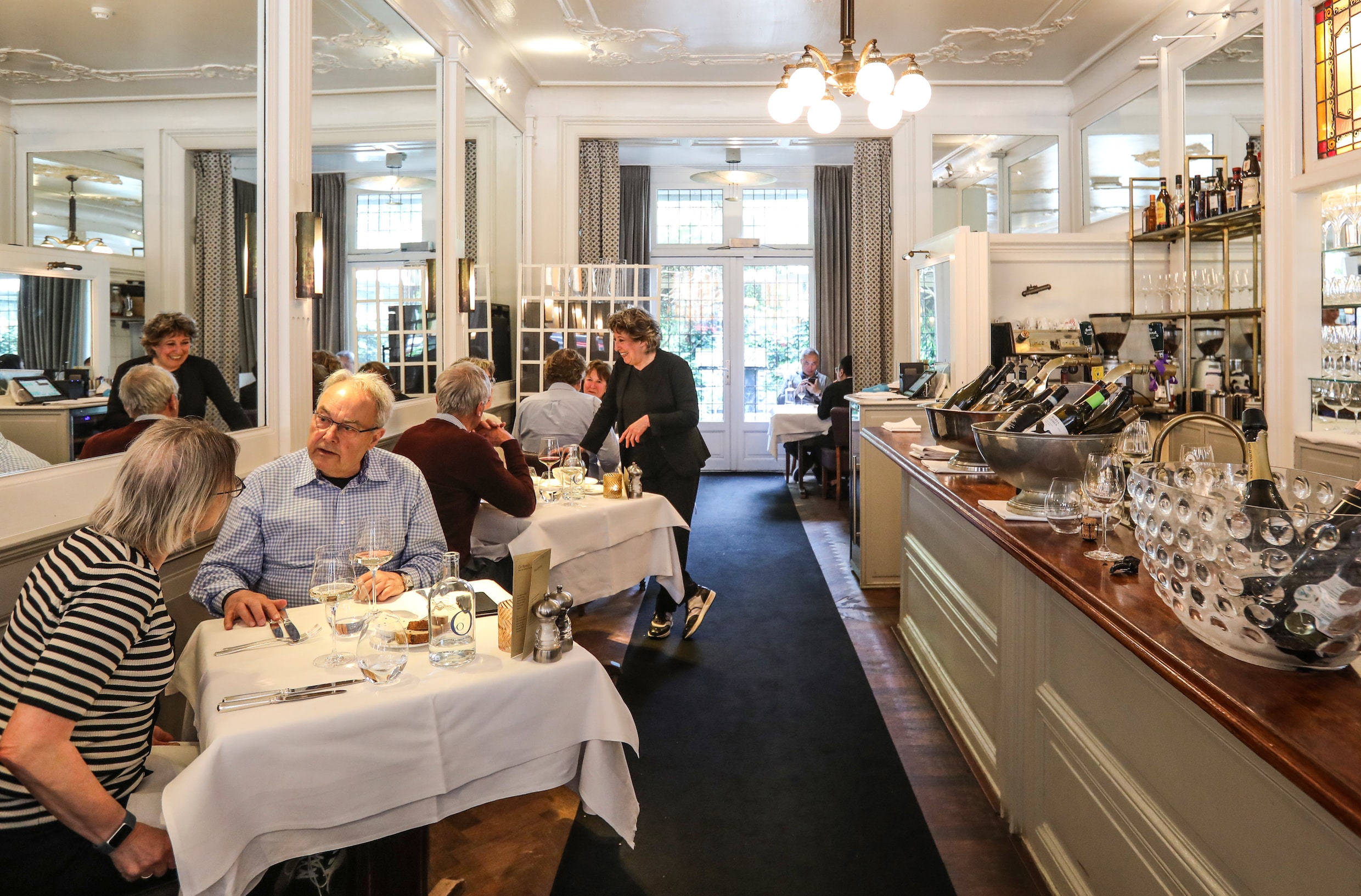 De gasten van Brasserie Van Baerle zijn op leeftijd, maar de zaak is