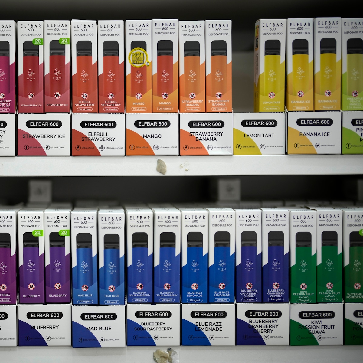 Uitstel verbod: vapes met vanille- of appeltaartsmaak mogen toch nog drie  maanden langer verkocht worden | Het Parool