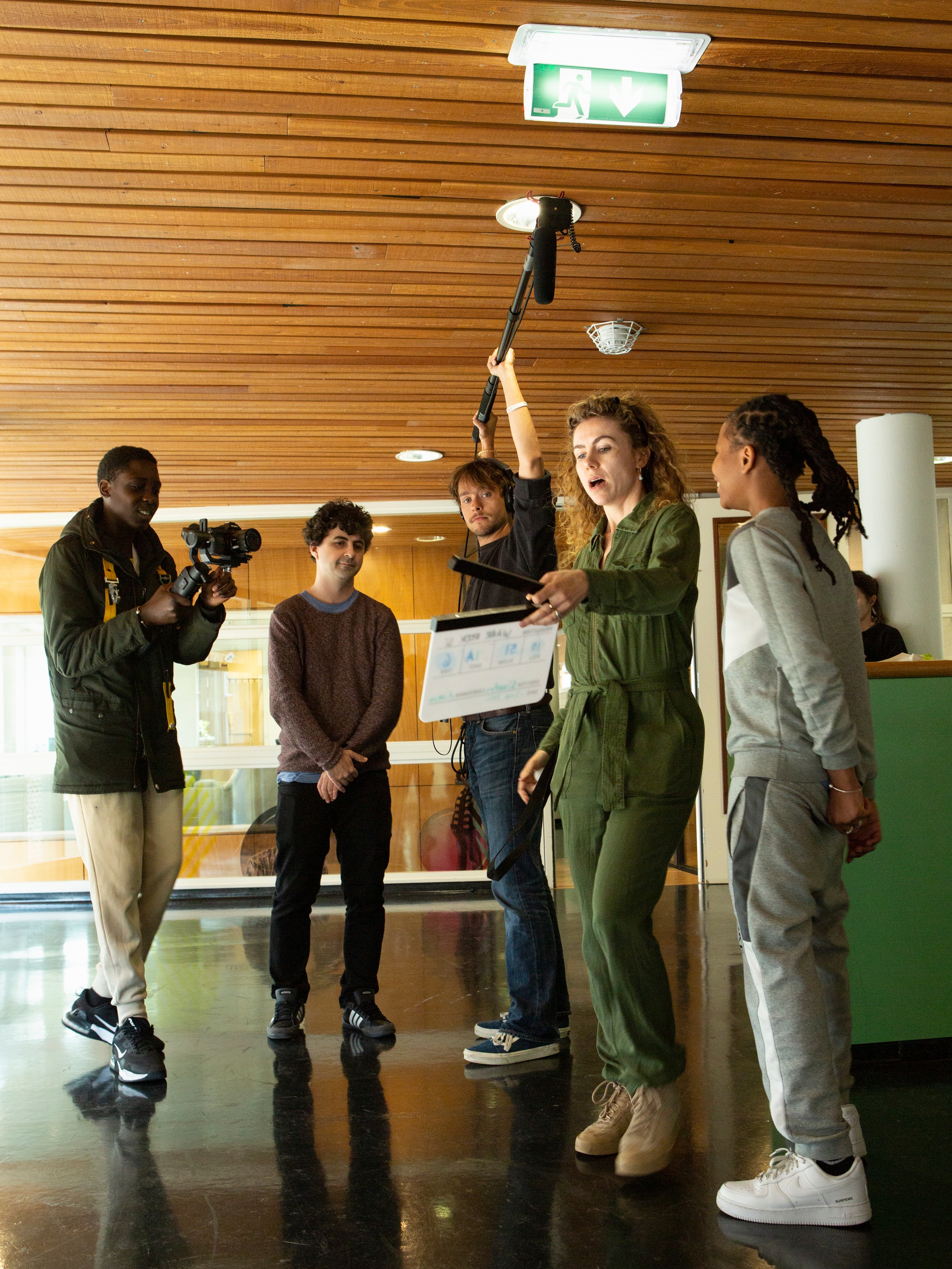 Camera, actie, vechten toch? Op de set van 'Waar rook is', een ..., image size:2480x3307